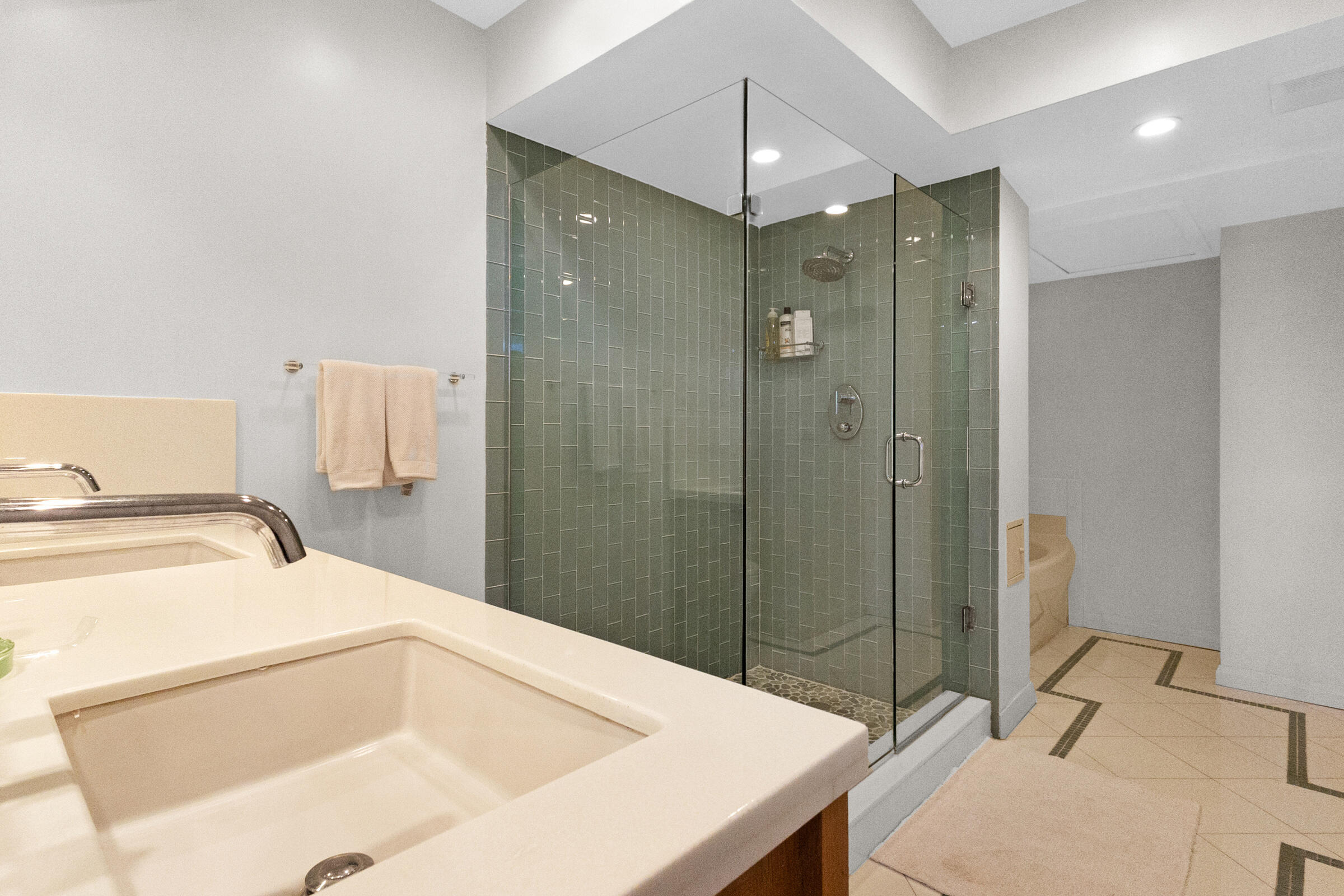 FOUR SEASONS CONDO - Residential