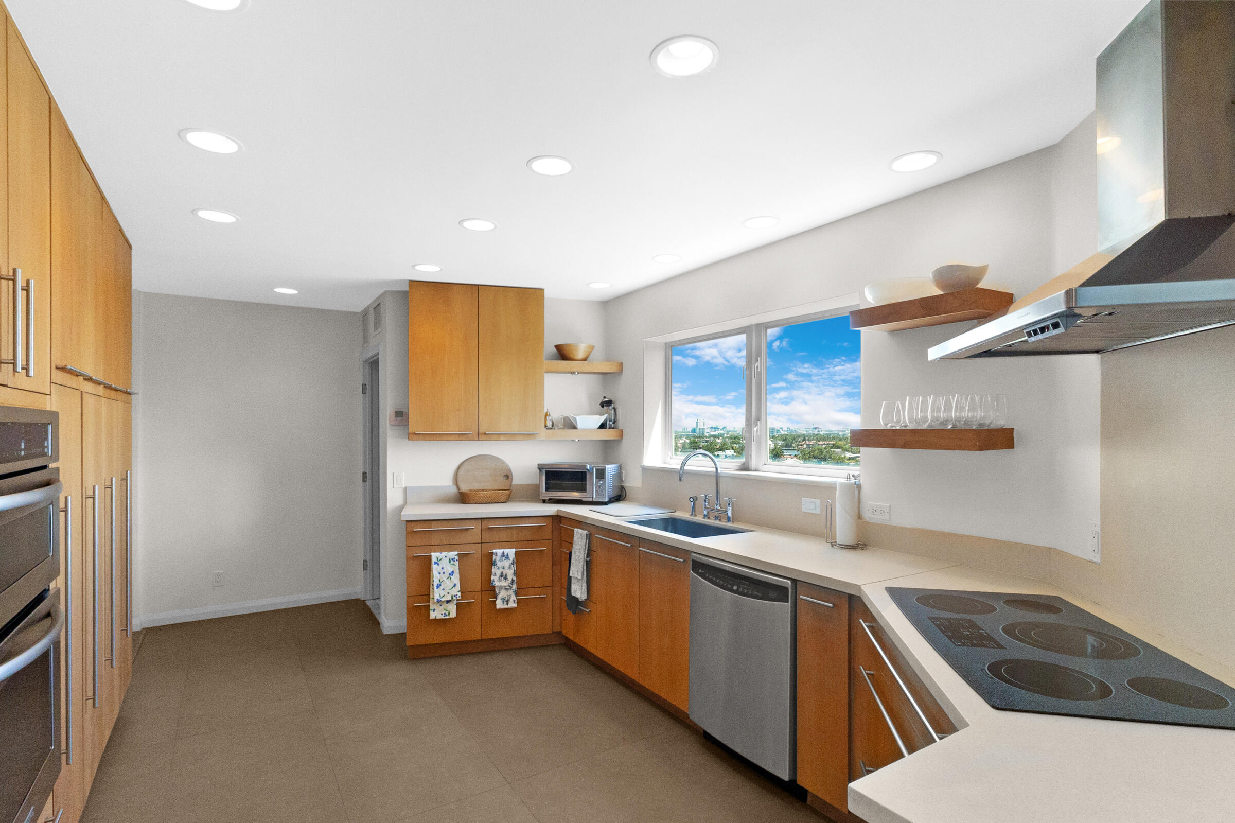 FOUR SEASONS CONDO - Residential
