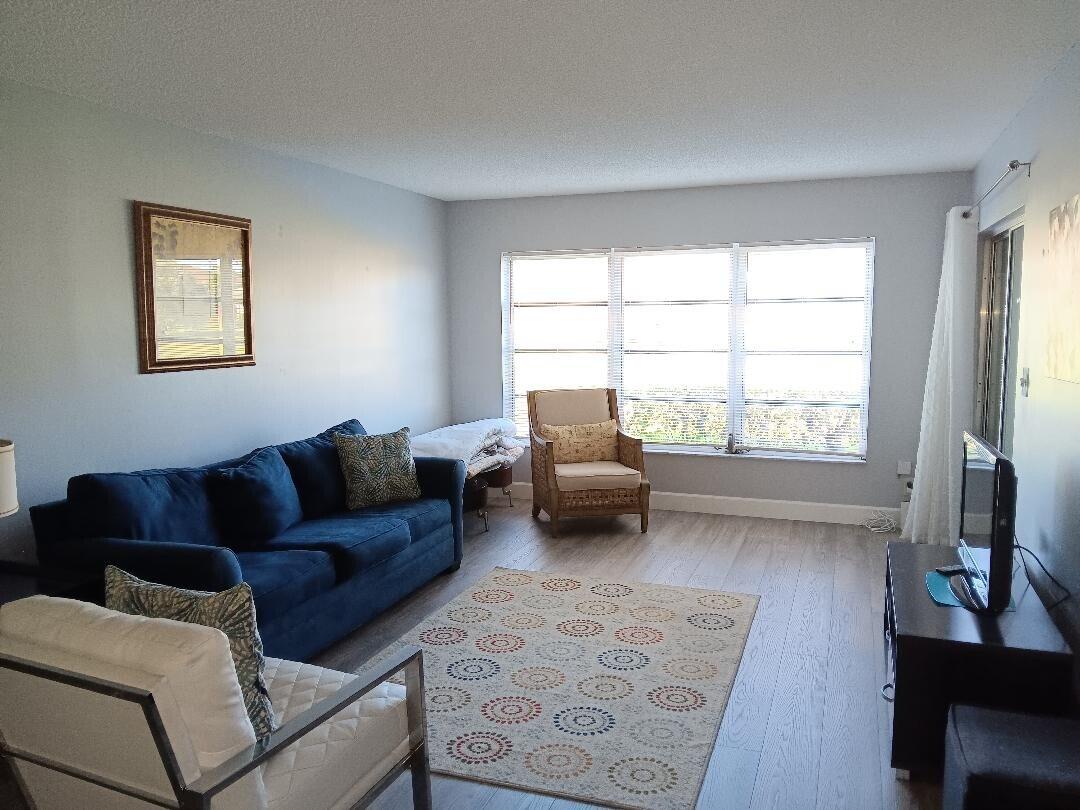 PALM GREENS AT VILLA DEL RAY CONDO - Residential