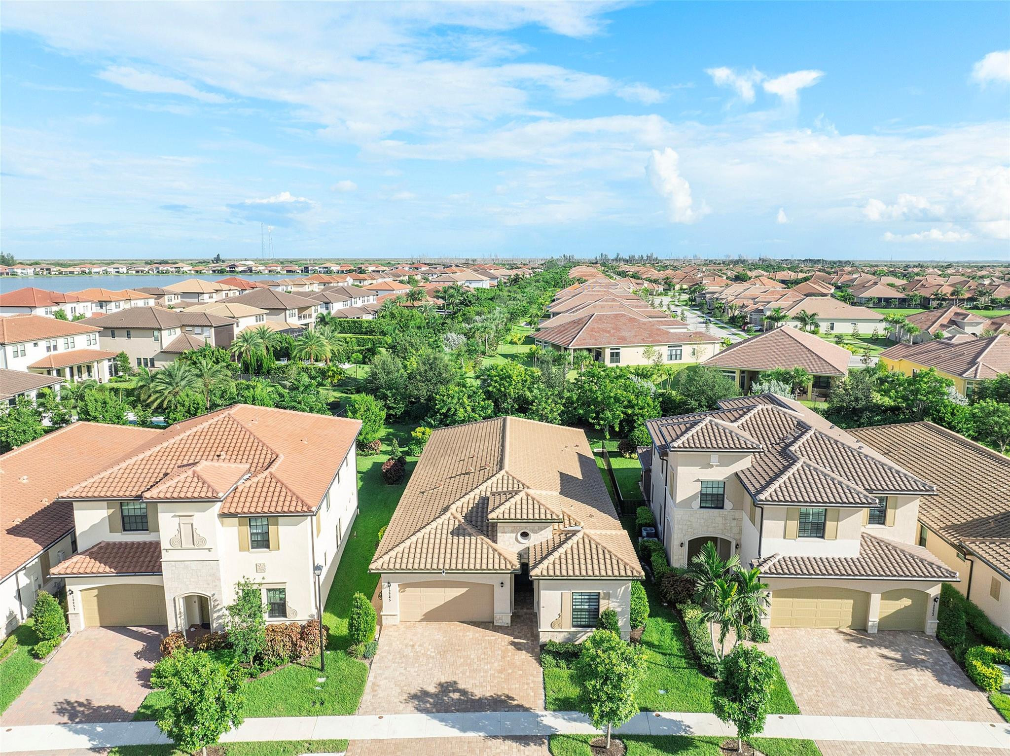 PARKLAND BAY - Residential