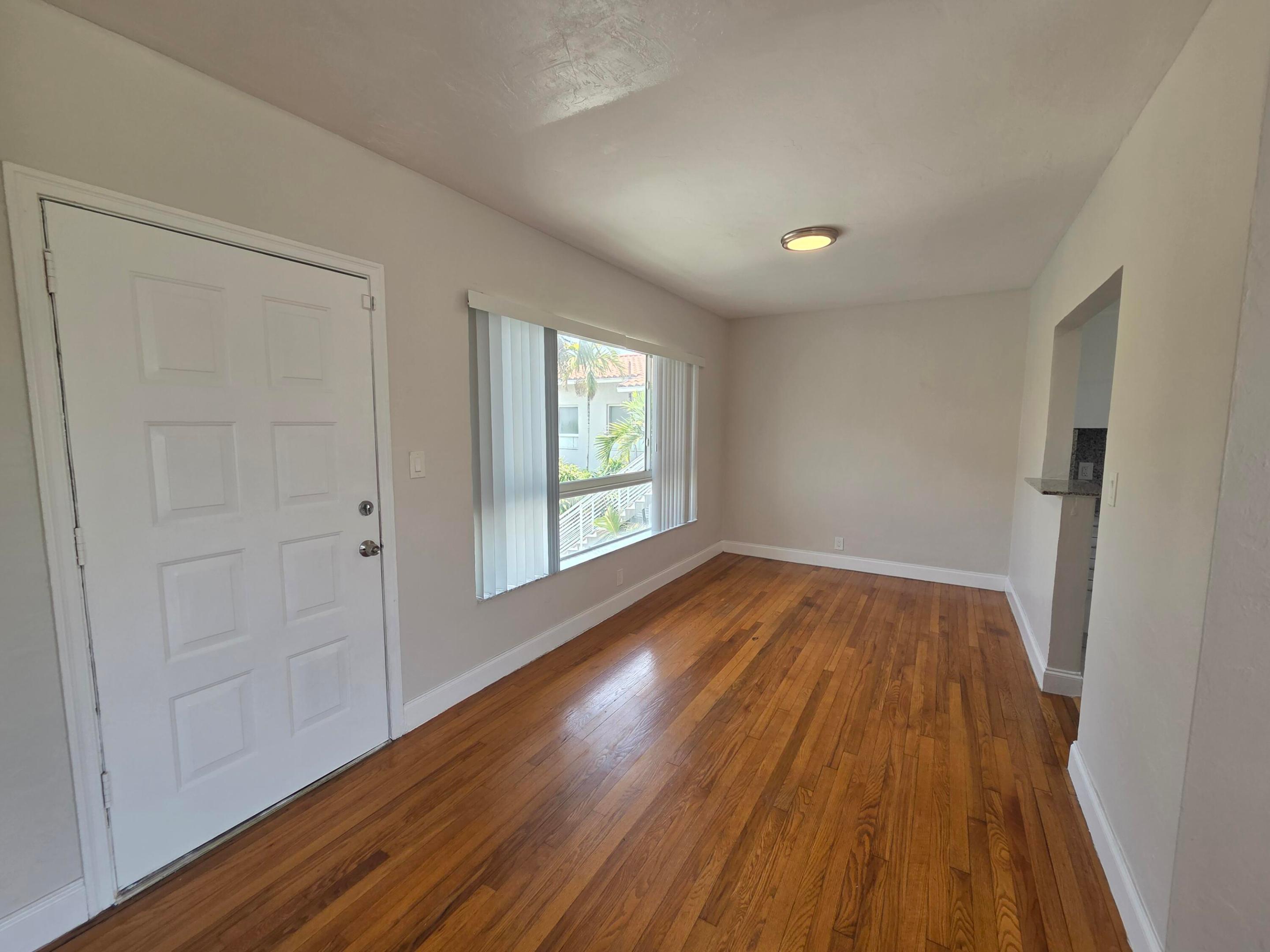 VICTORIA BREEZES CONDO - Residential Lease