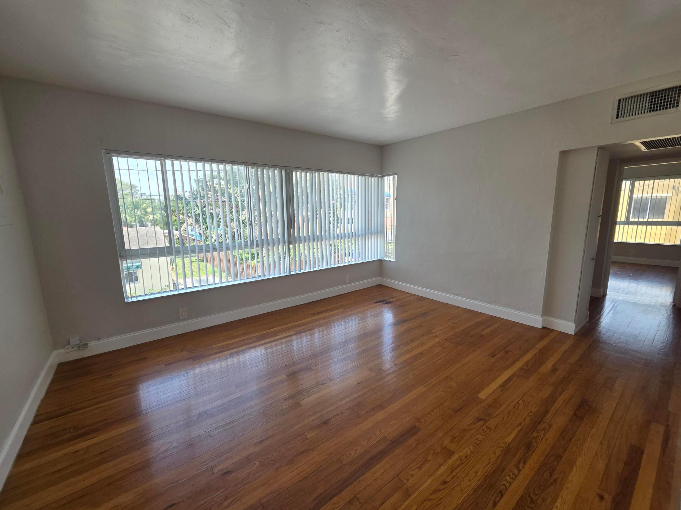 VICTORIA BREEZES CONDO - Residential Lease