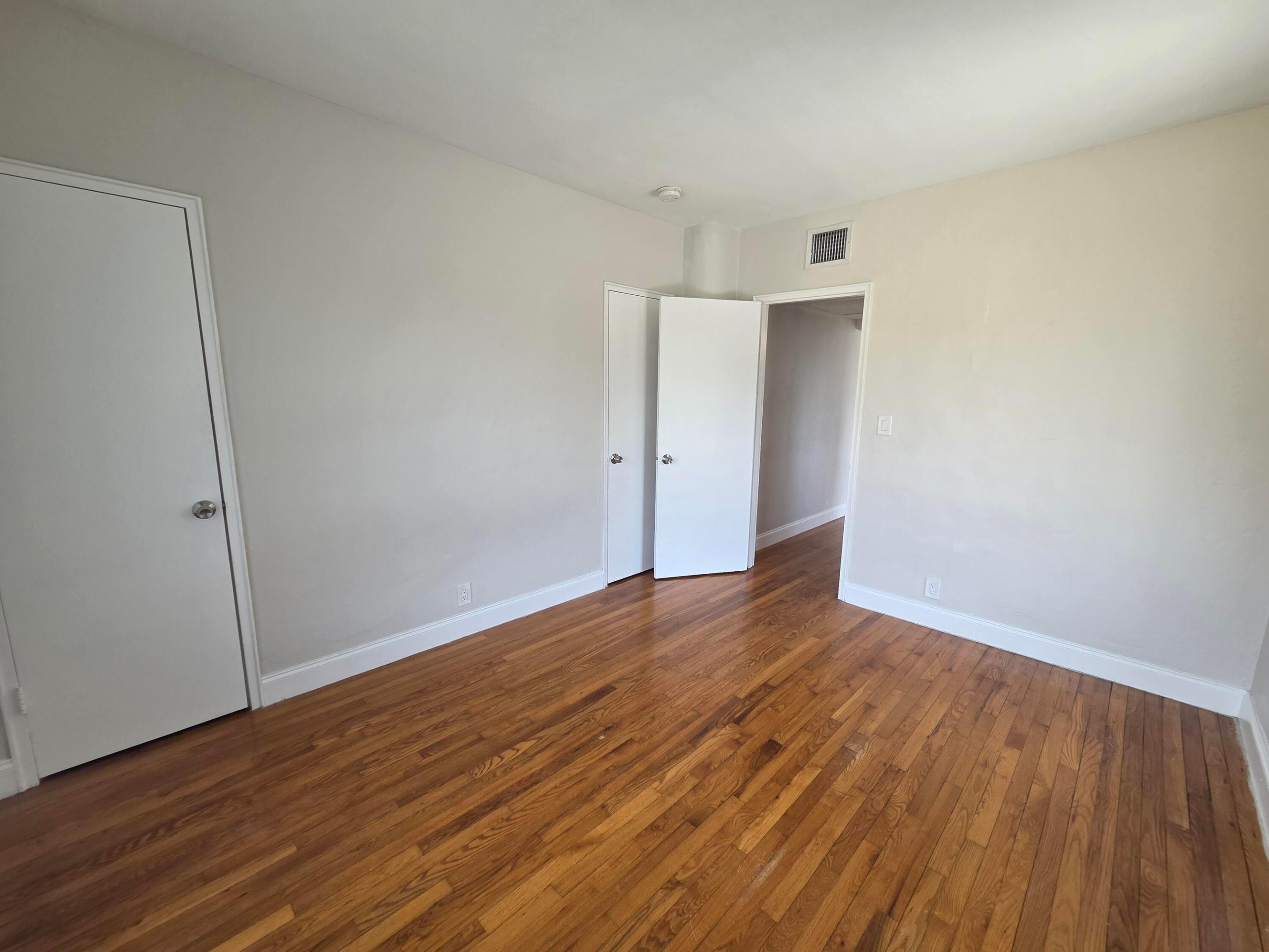 VICTORIA BREEZES CONDO - Residential Lease