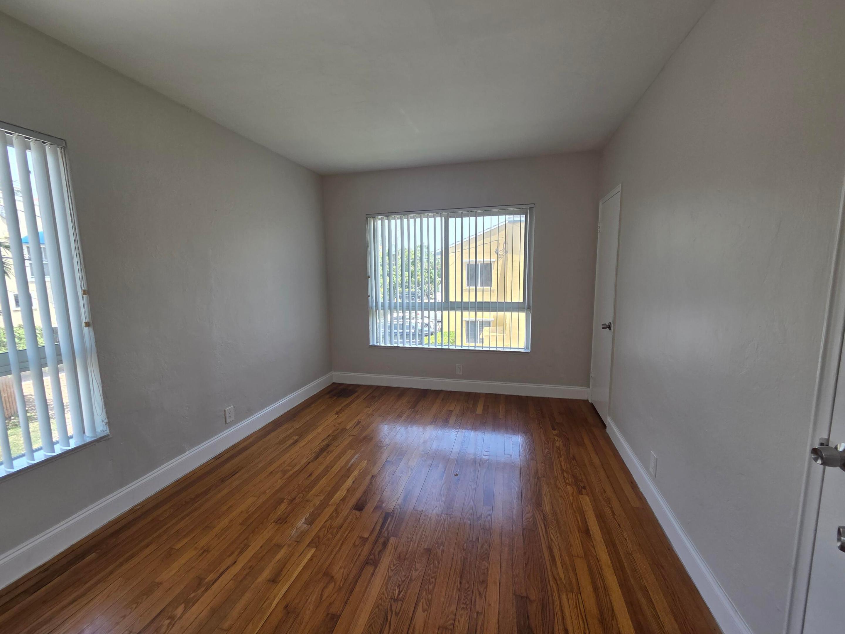 VICTORIA BREEZES CONDO - Residential Lease