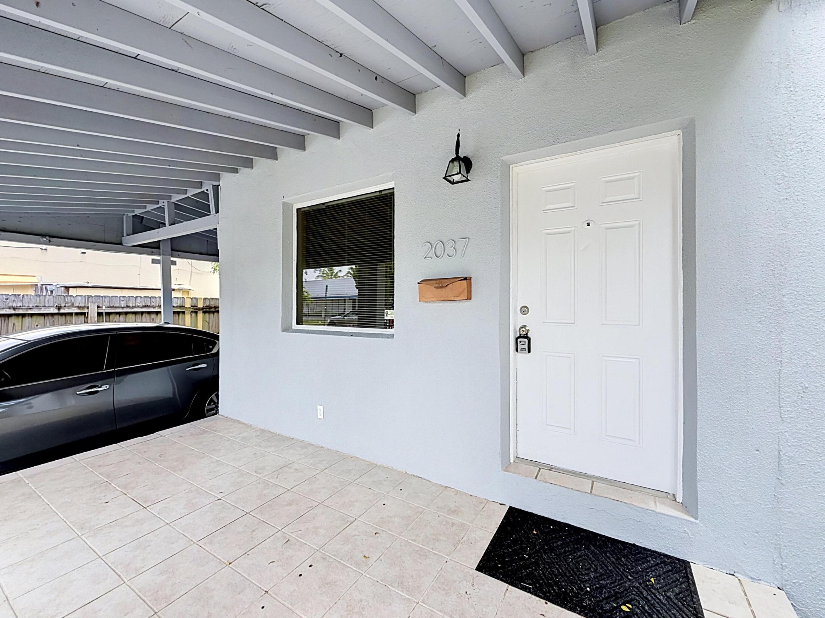 HOLLYWOOD - Residential Lease