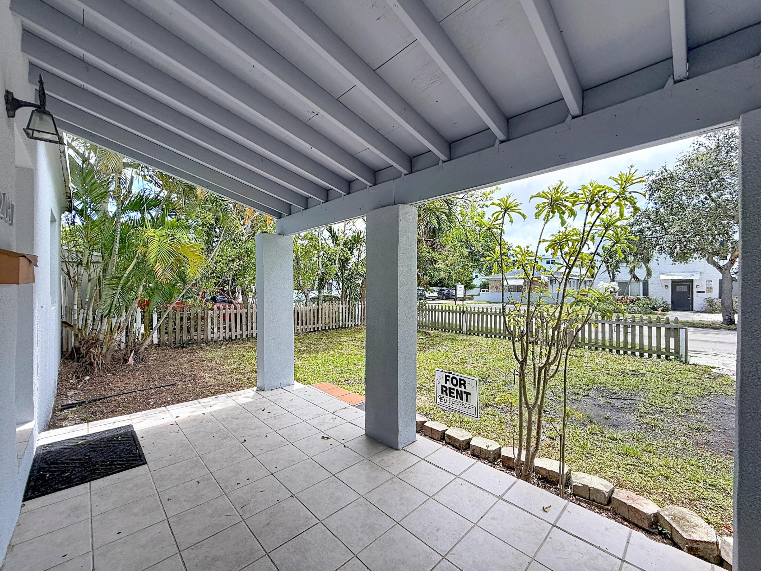 HOLLYWOOD - Residential Lease