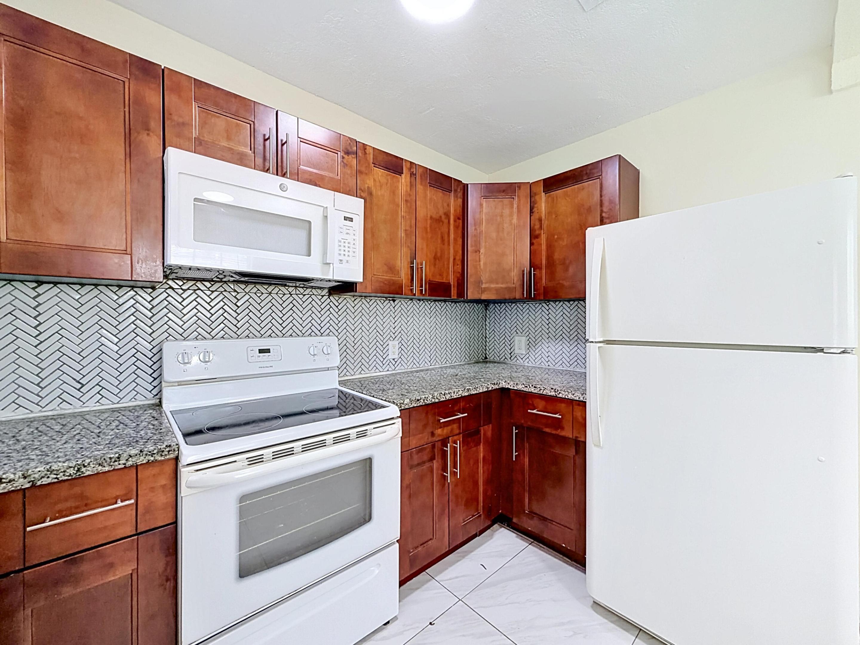 HOLLYWOOD - Residential Lease