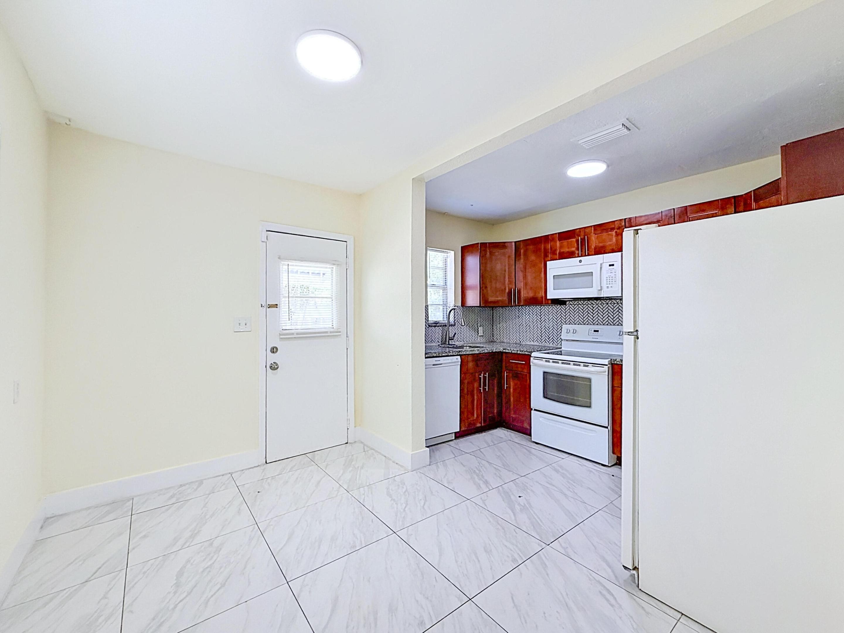 HOLLYWOOD - Residential Lease