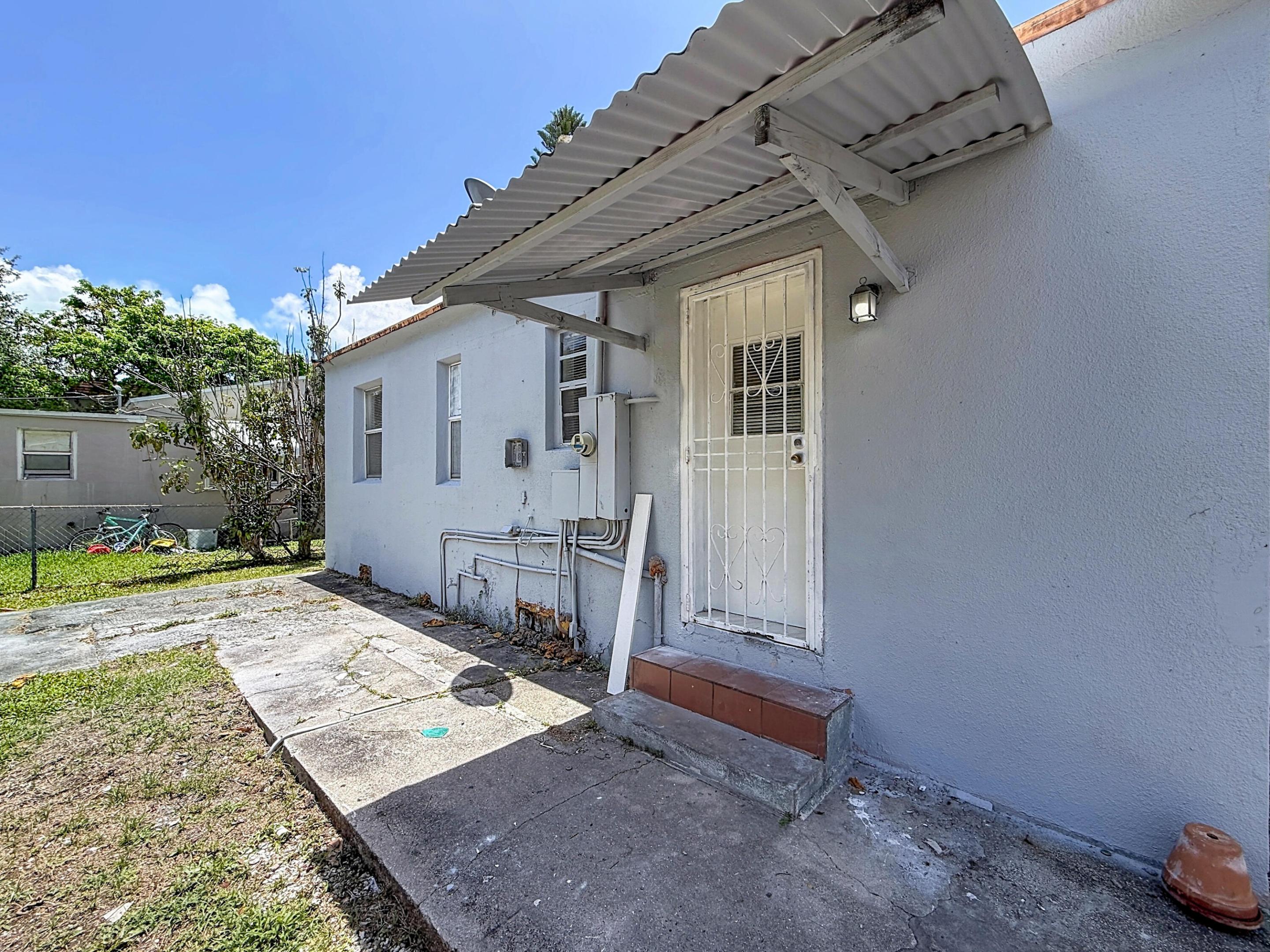 HOLLYWOOD - Residential Lease