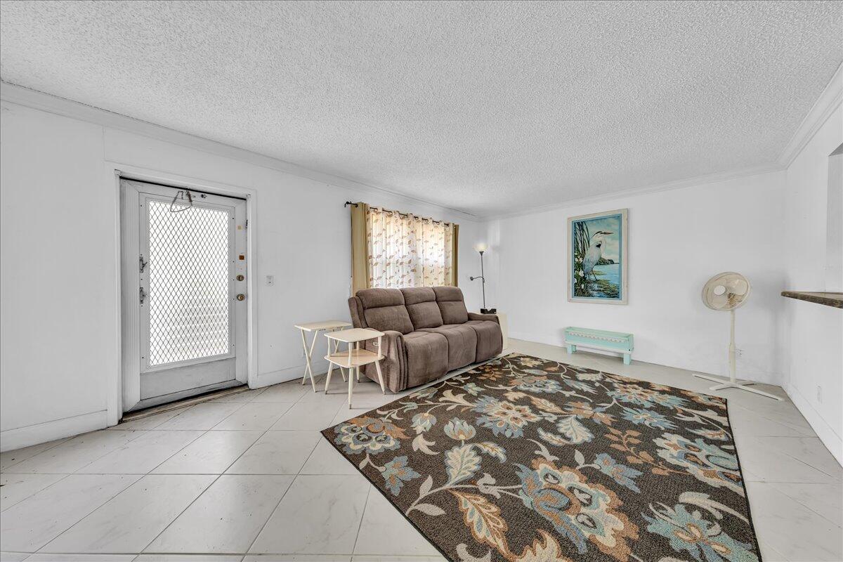KINGS POINT VALENCIA CONDOS - Residential