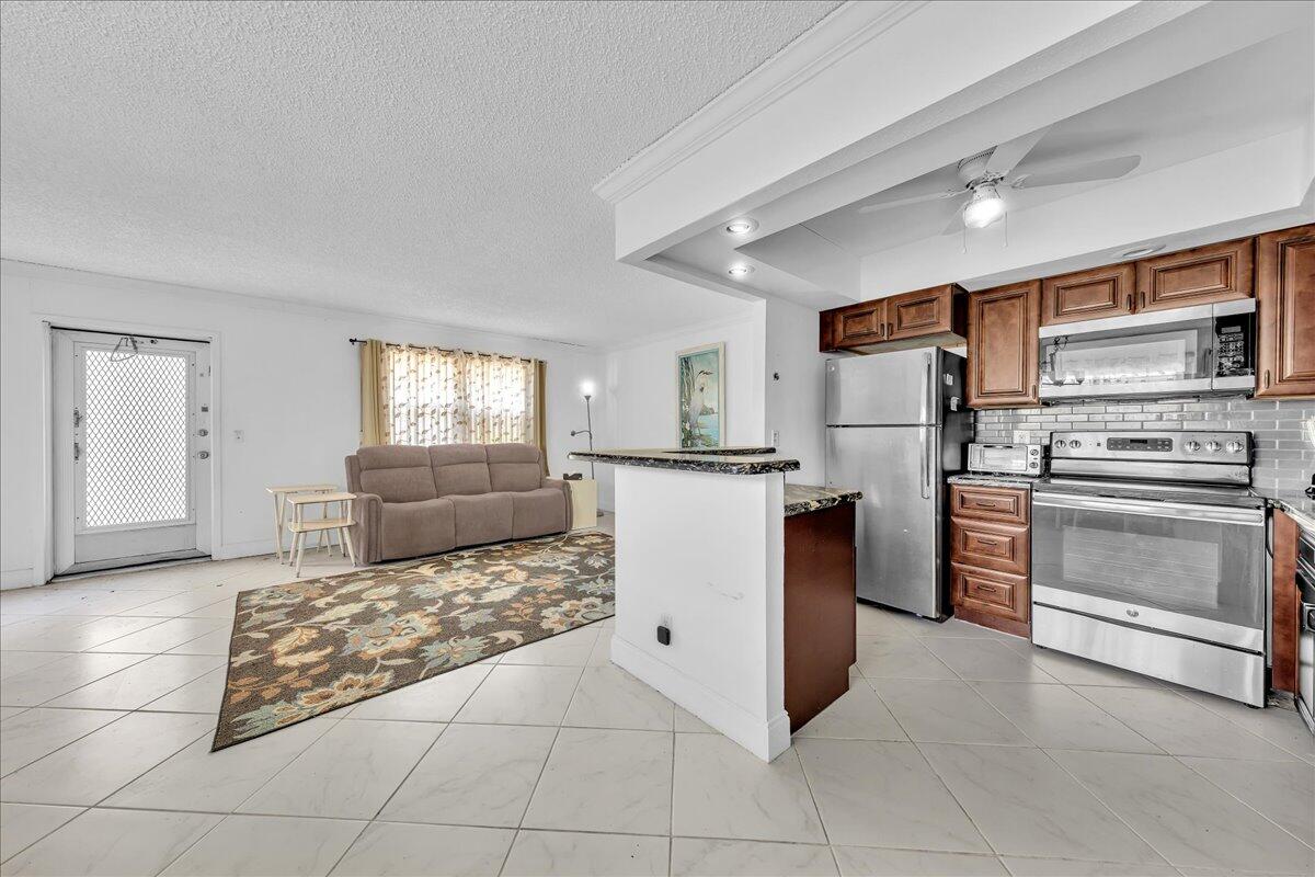 KINGS POINT VALENCIA CONDOS - Residential