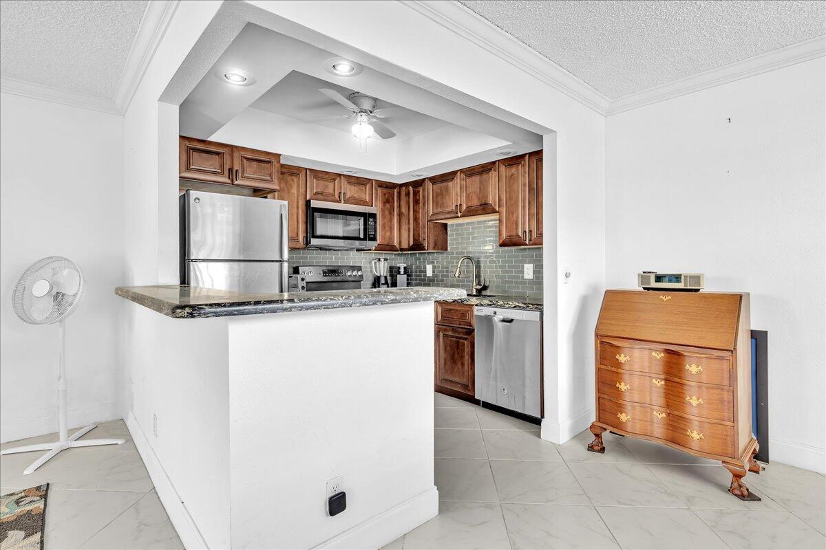 KINGS POINT VALENCIA CONDOS - Residential