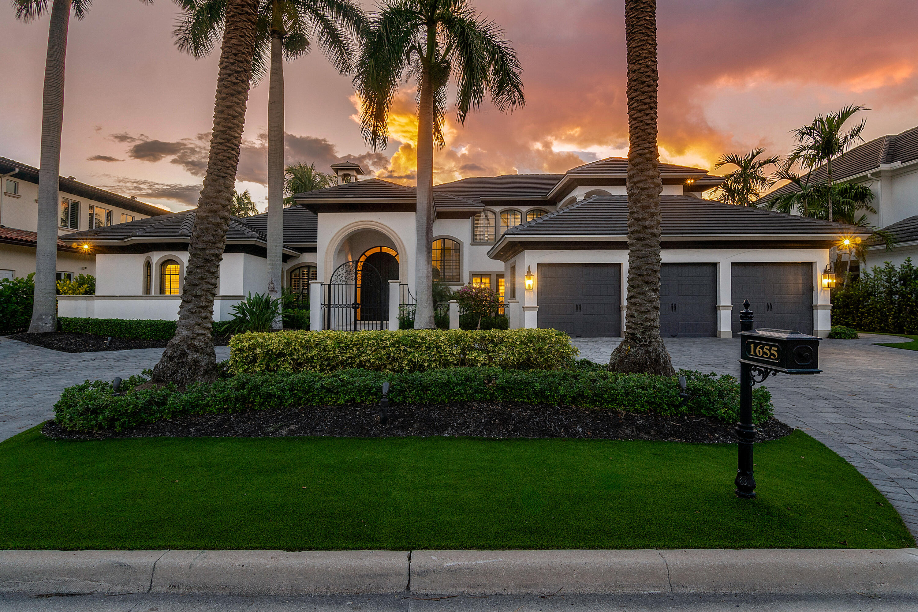 ROYAL PALM YACHT & COUNTRY CLUB - Residential
