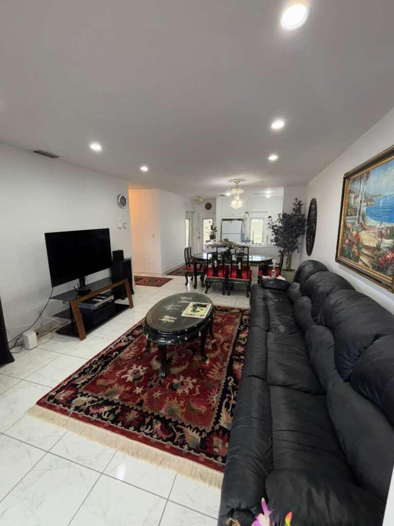 SEAGRAPE GARDENS CONDO - Residential