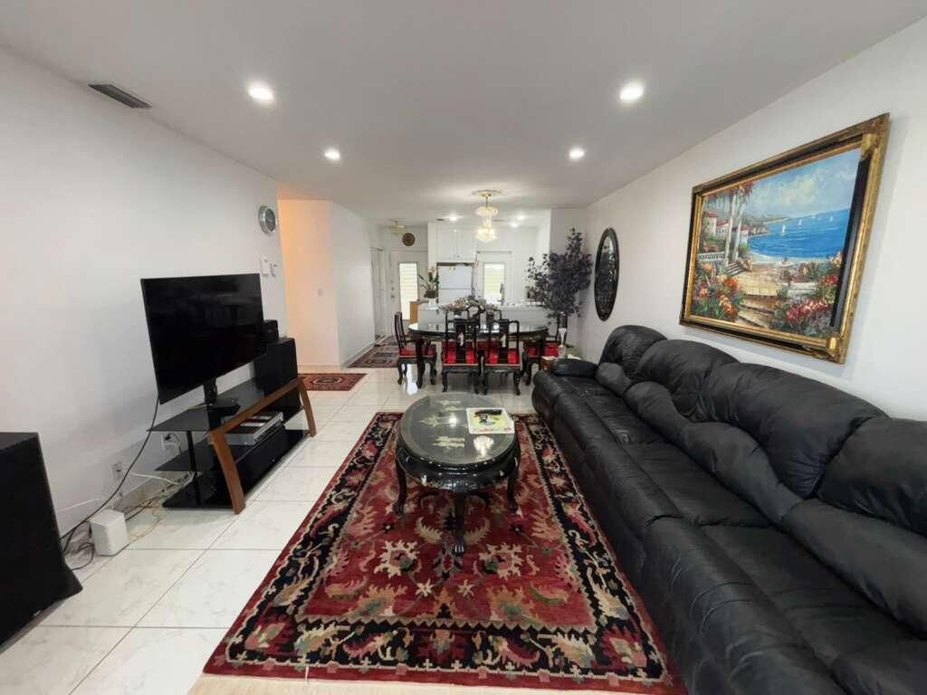 SEAGRAPE GARDENS CONDO - Residential