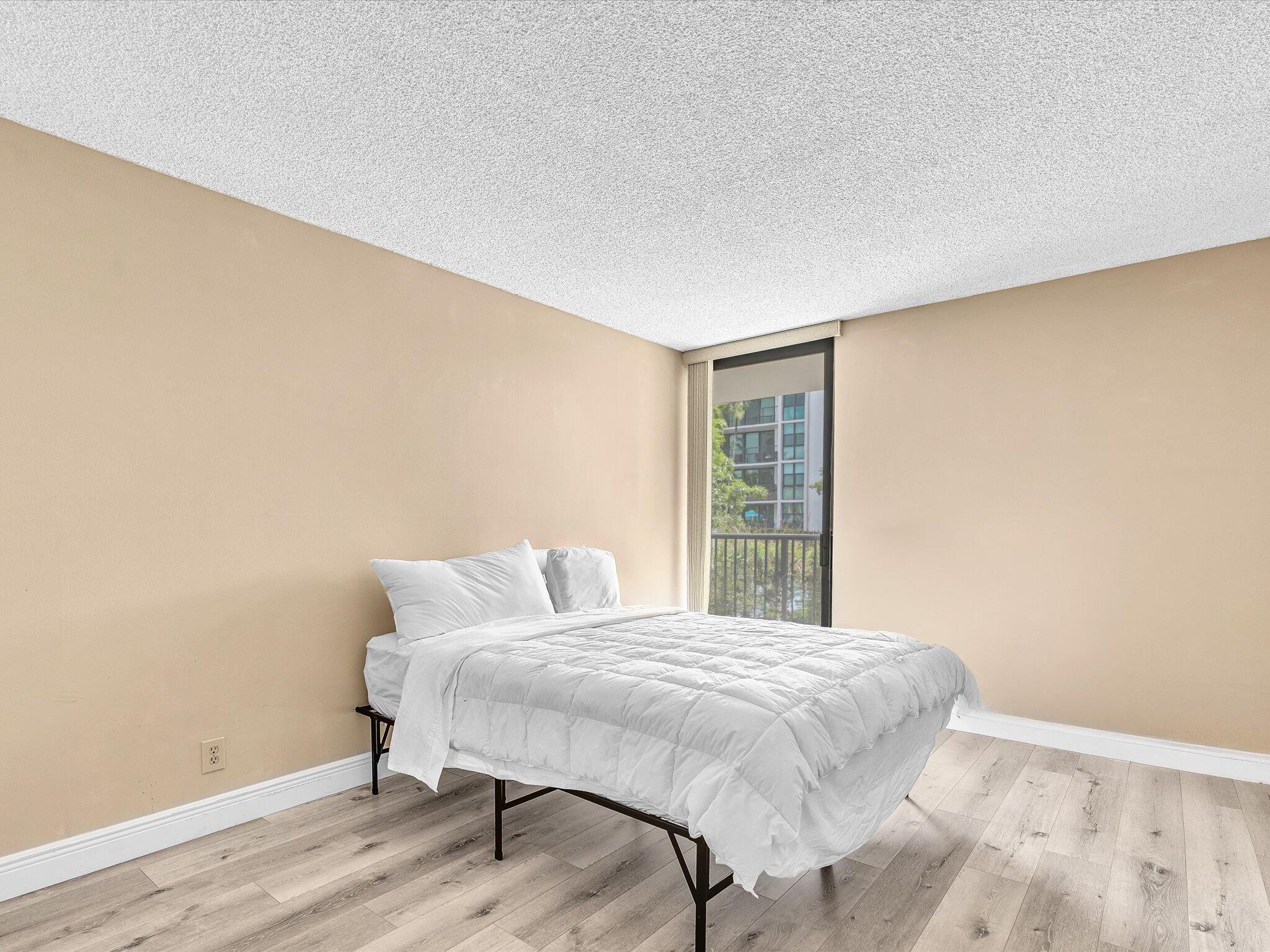 RIVER REACH CONDOMINIUM VI - Residential