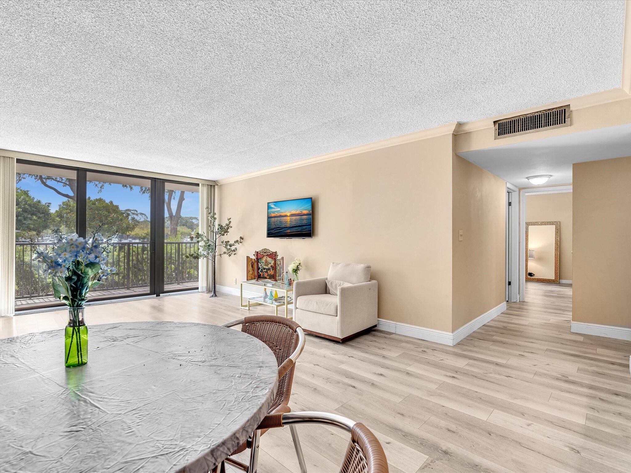 RIVER REACH CONDOMINIUM VI - Residential