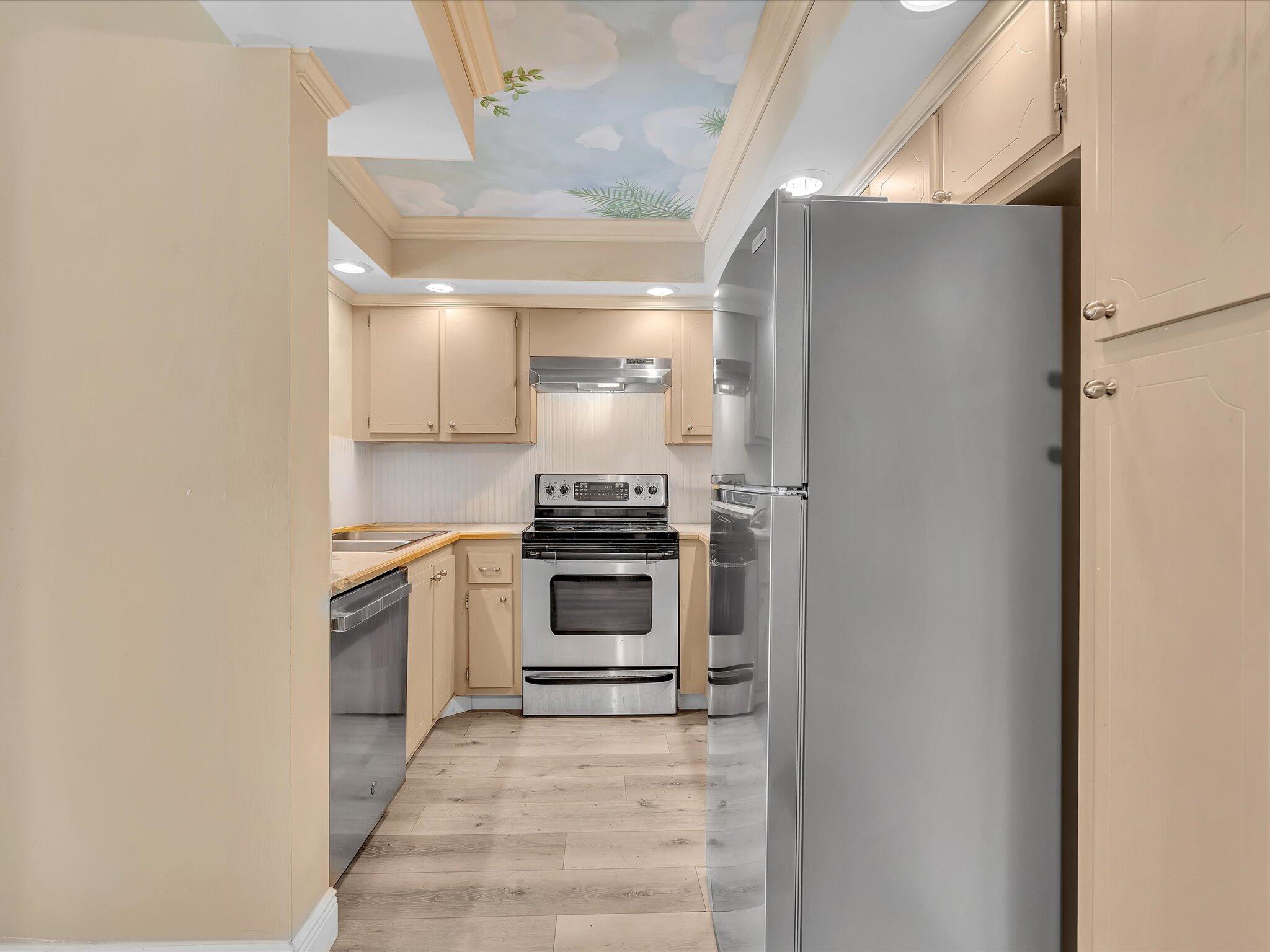 RIVER REACH CONDOMINIUM VI - Residential