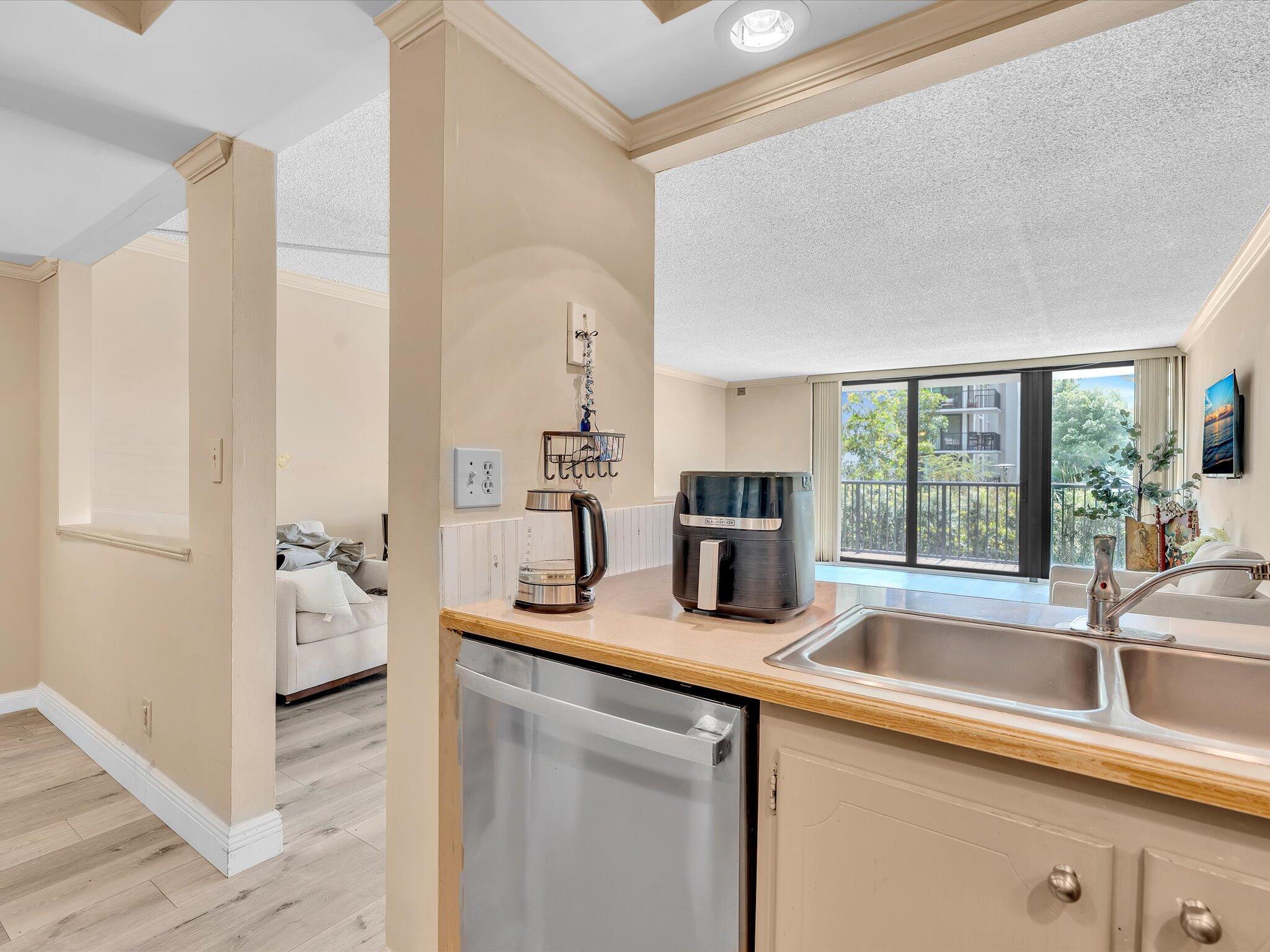 RIVER REACH CONDOMINIUM VI - Residential