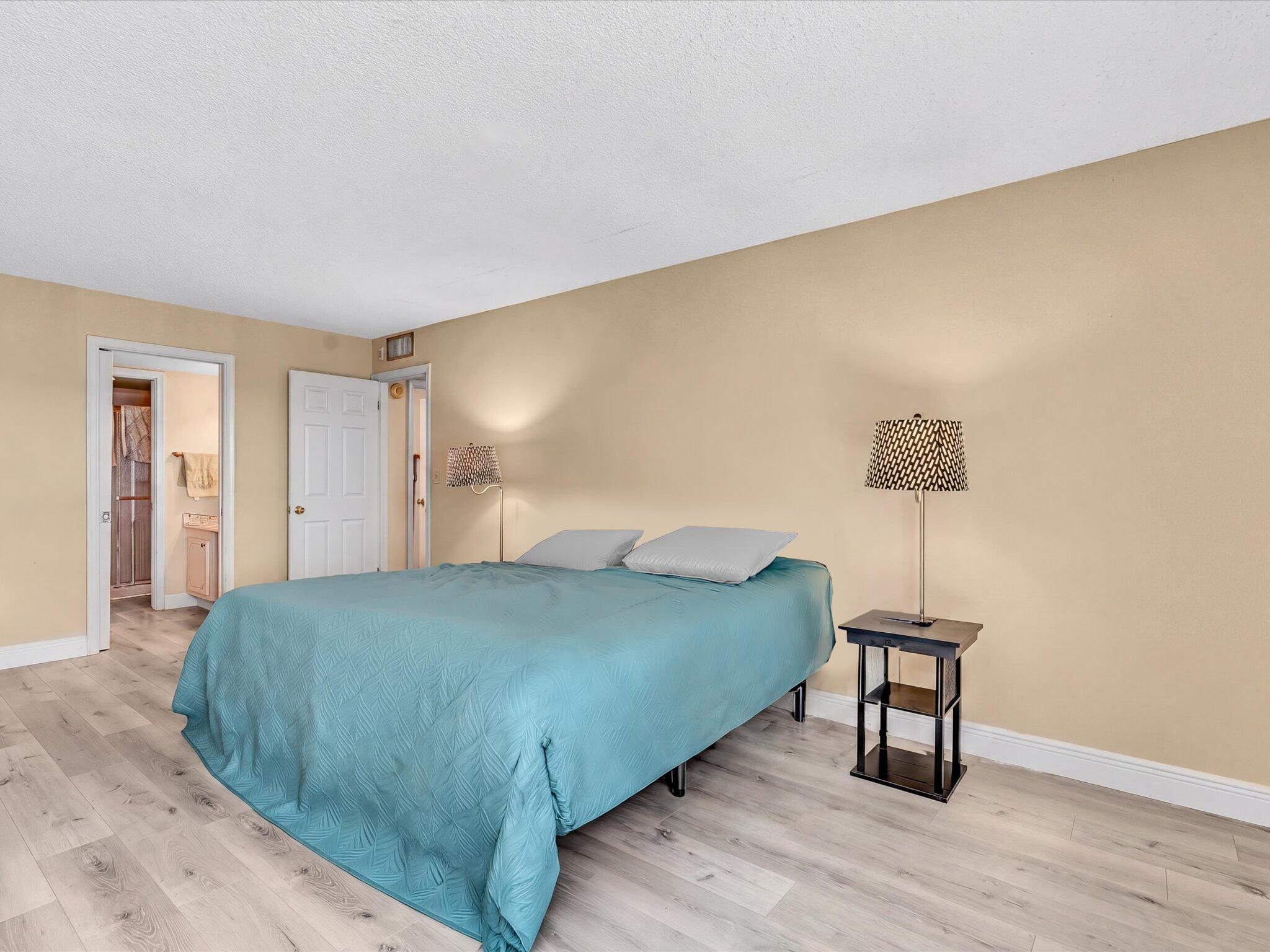 RIVER REACH CONDOMINIUM VI - Residential