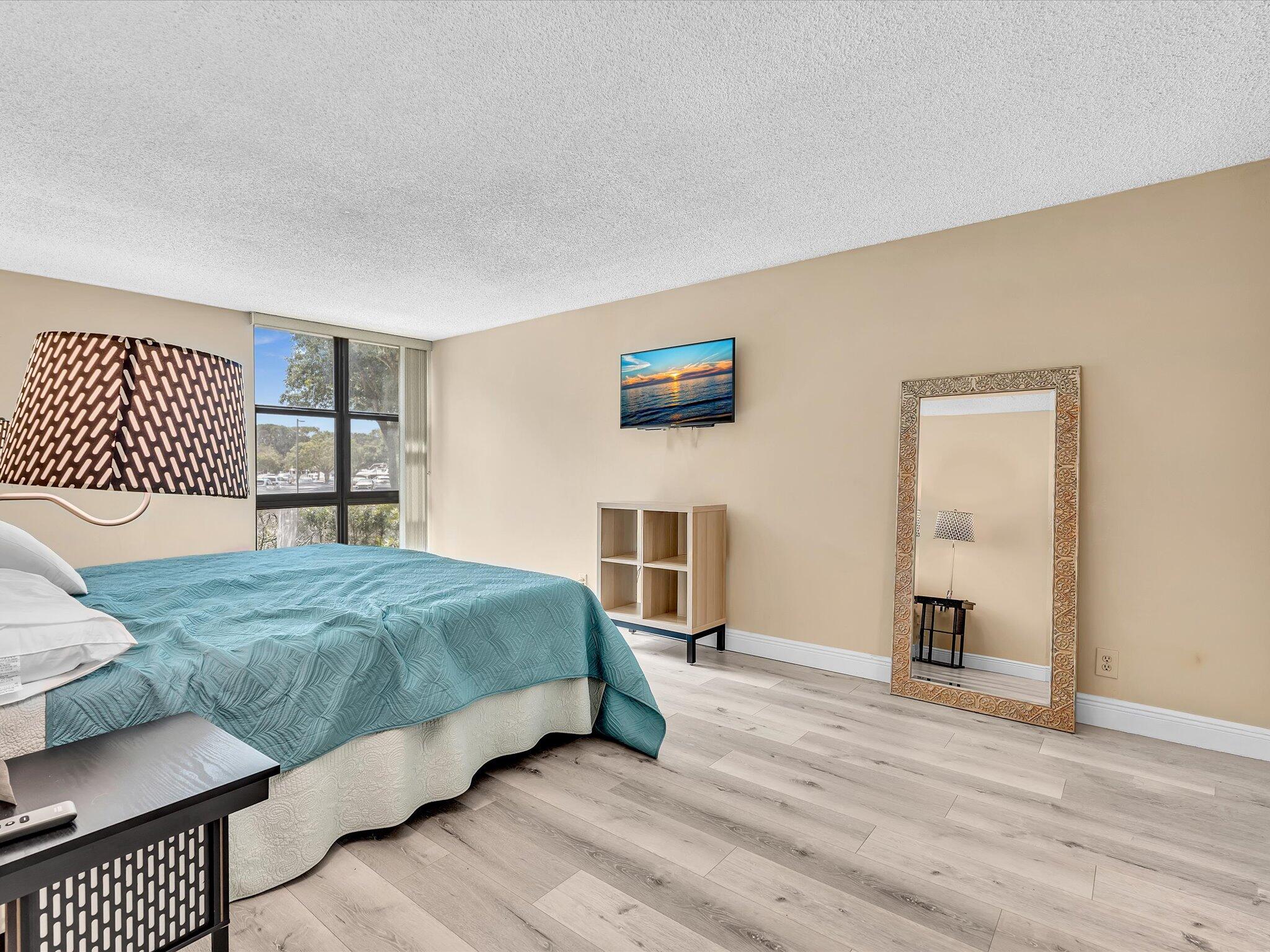 RIVER REACH CONDOMINIUM VI - Residential