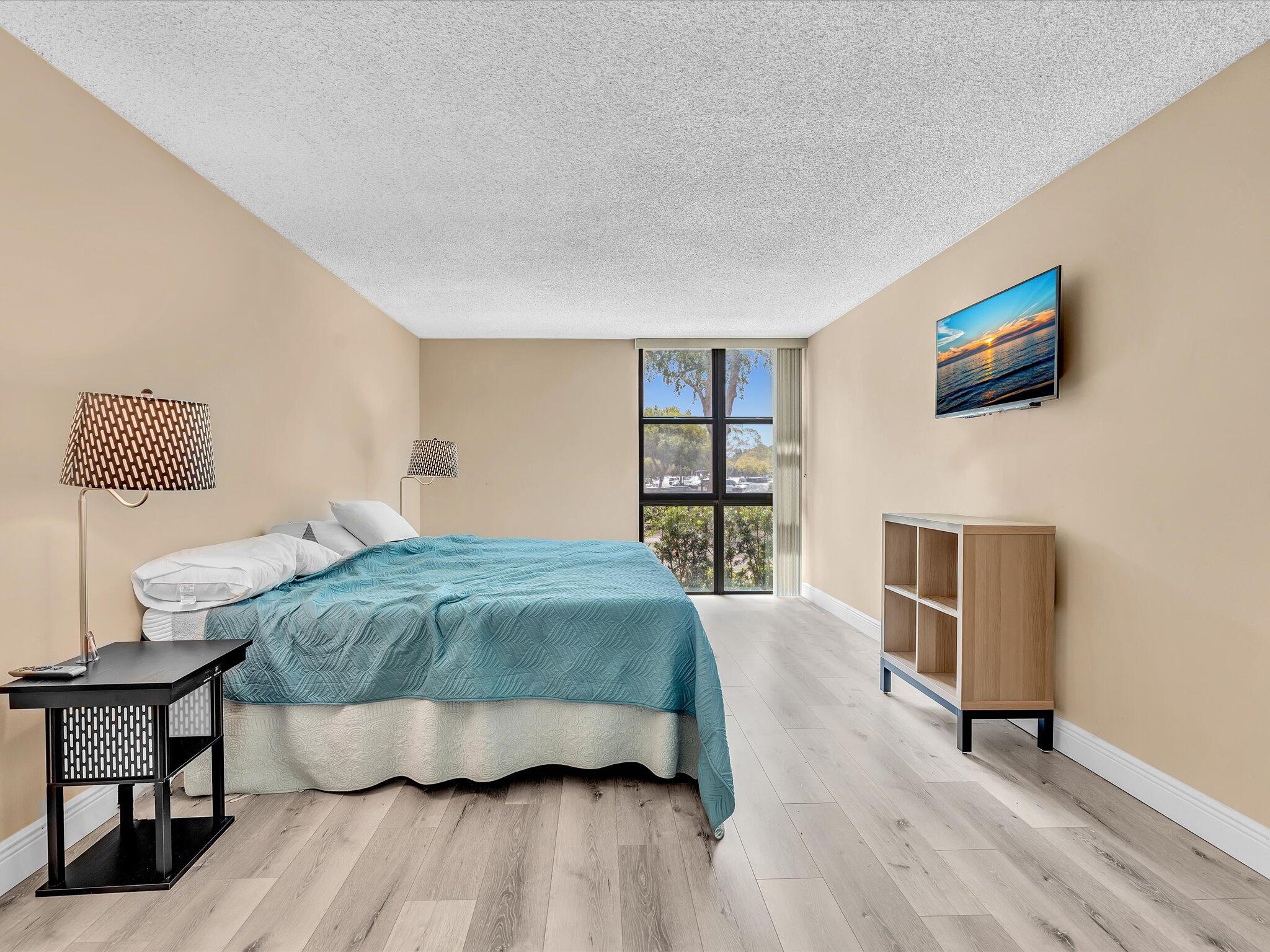 RIVER REACH CONDOMINIUM VI - Residential