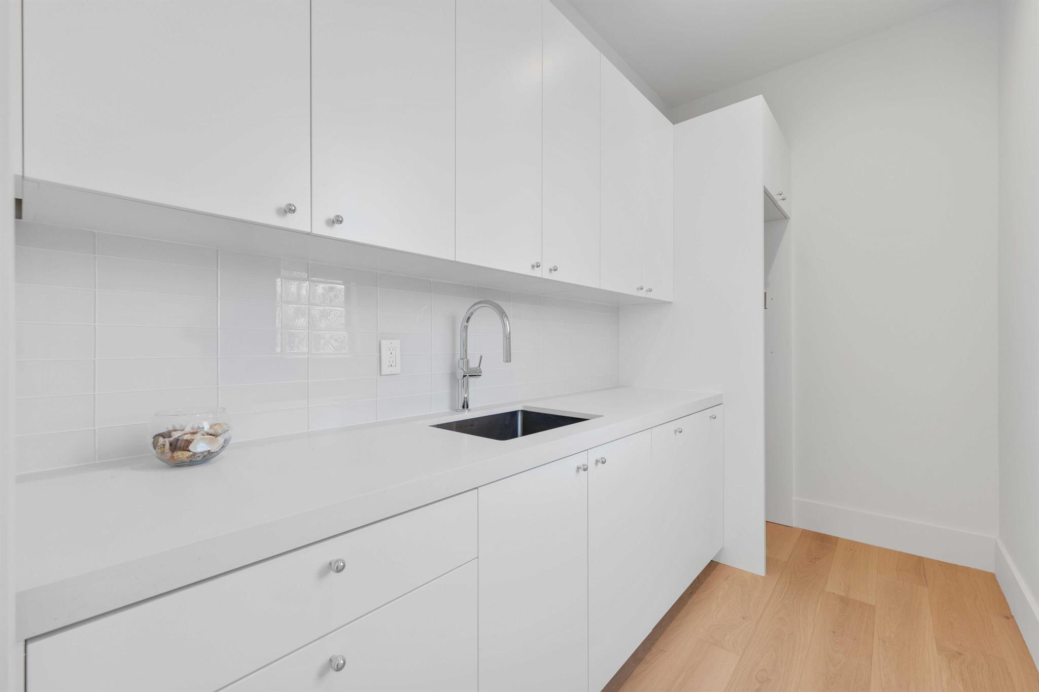 EDGEWATER - Residential