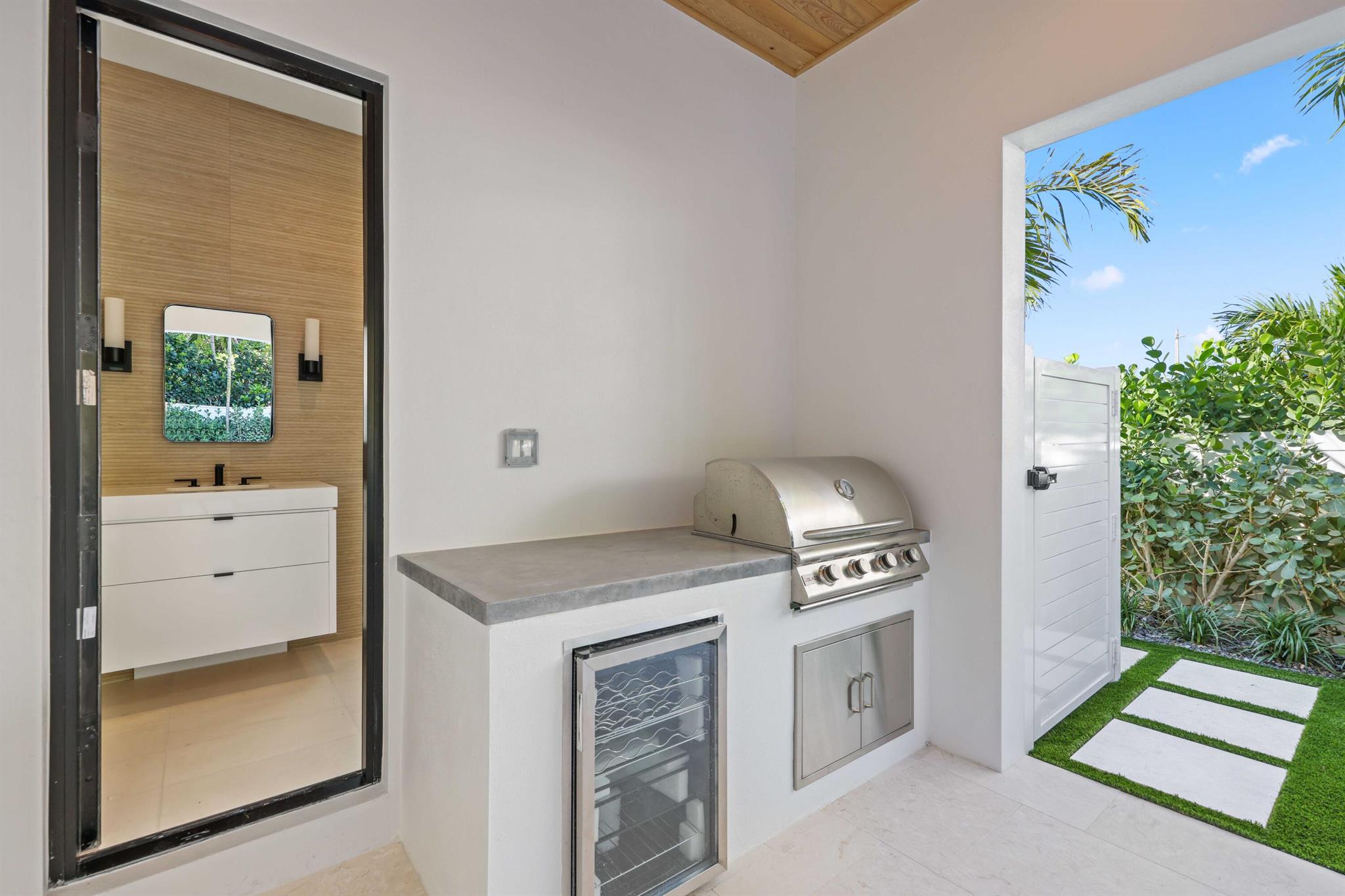 EDGEWATER - Residential