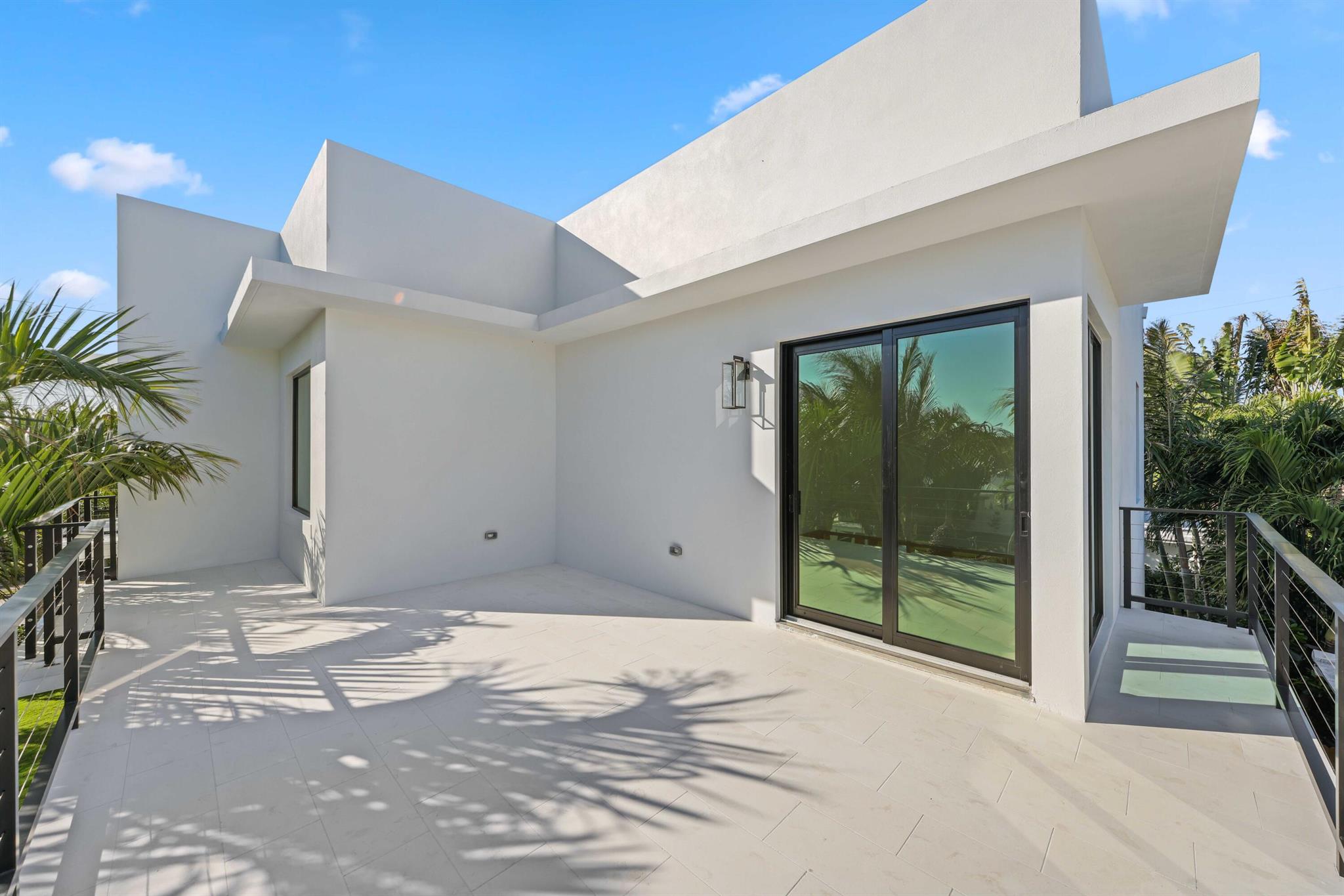 EDGEWATER - Residential