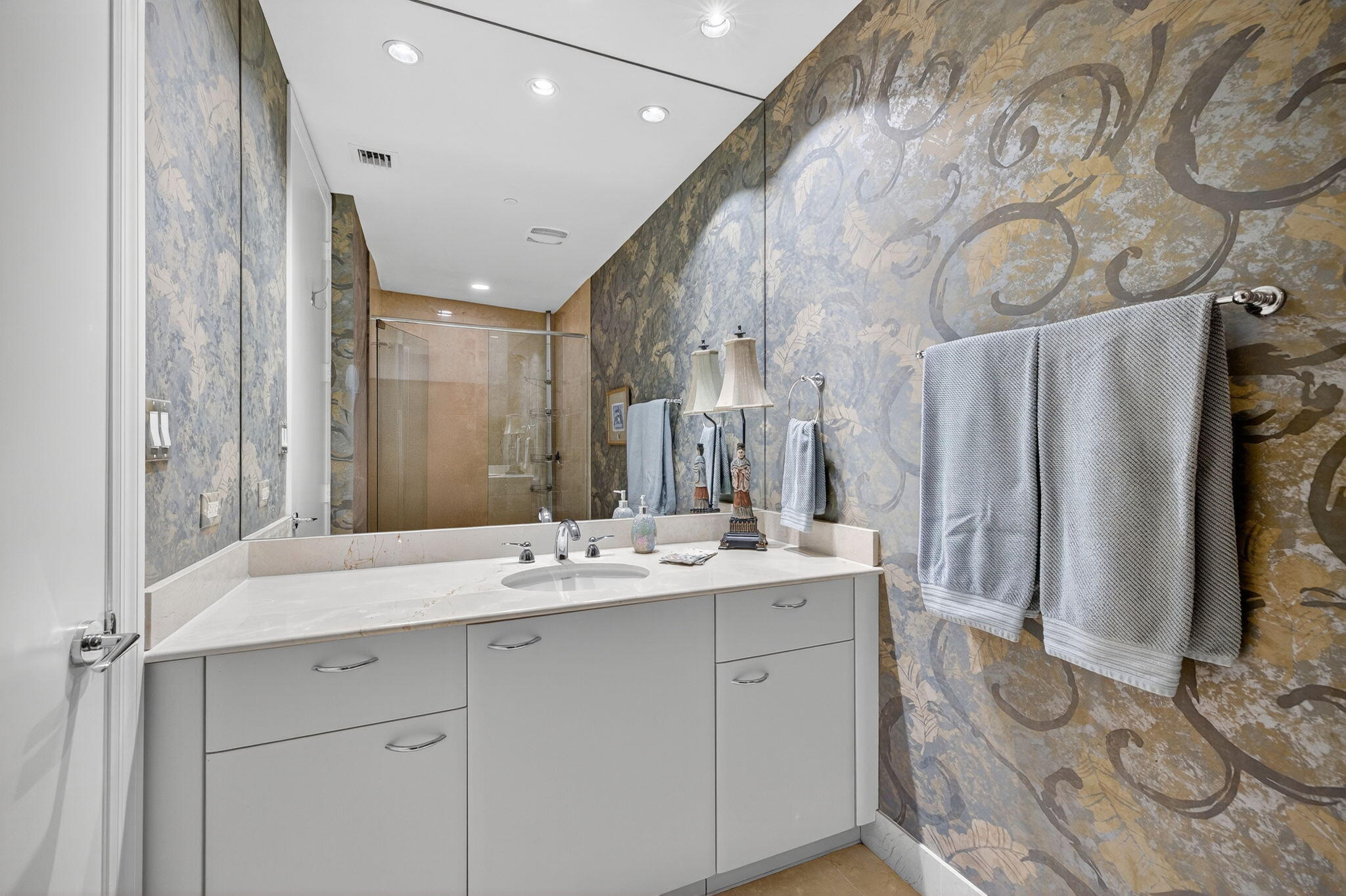 AQUAZUL CONDO - Residential