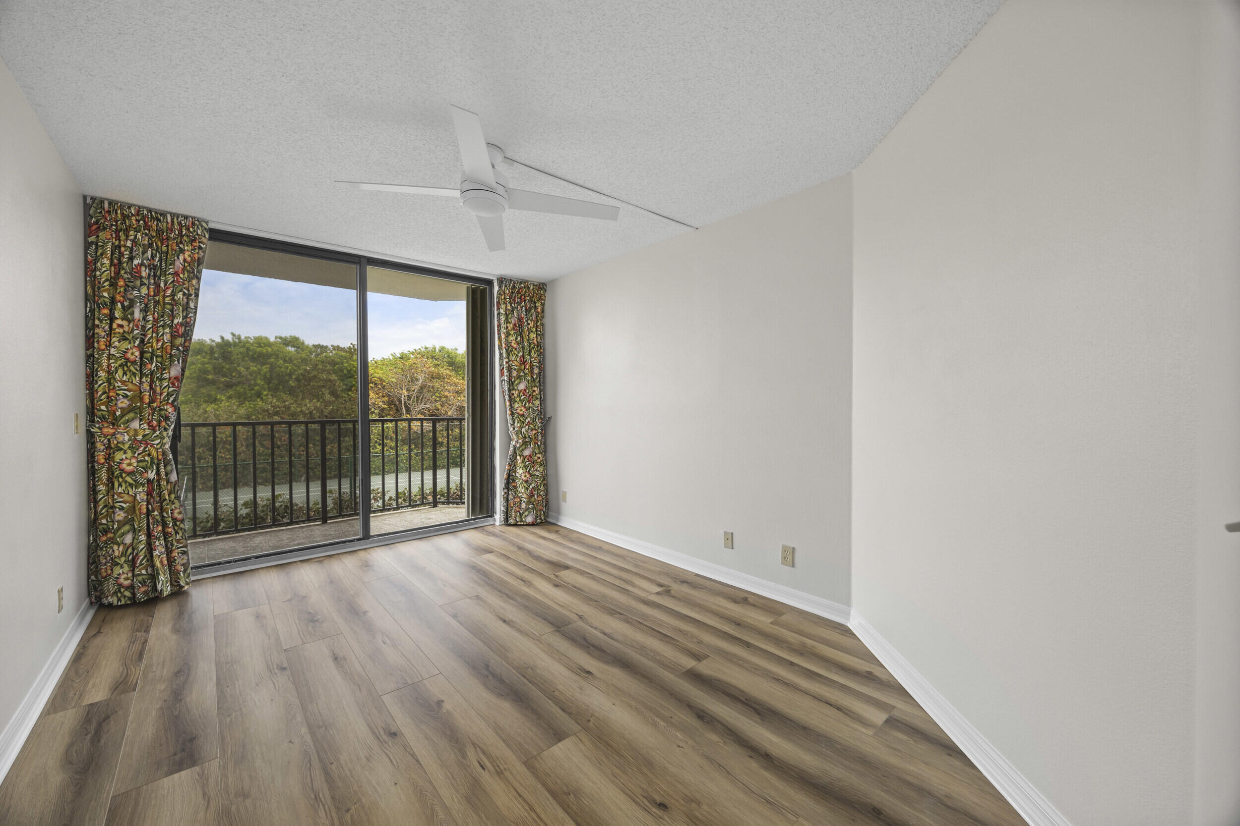 TIARA TOWERS CONDOMINIUM - Residential