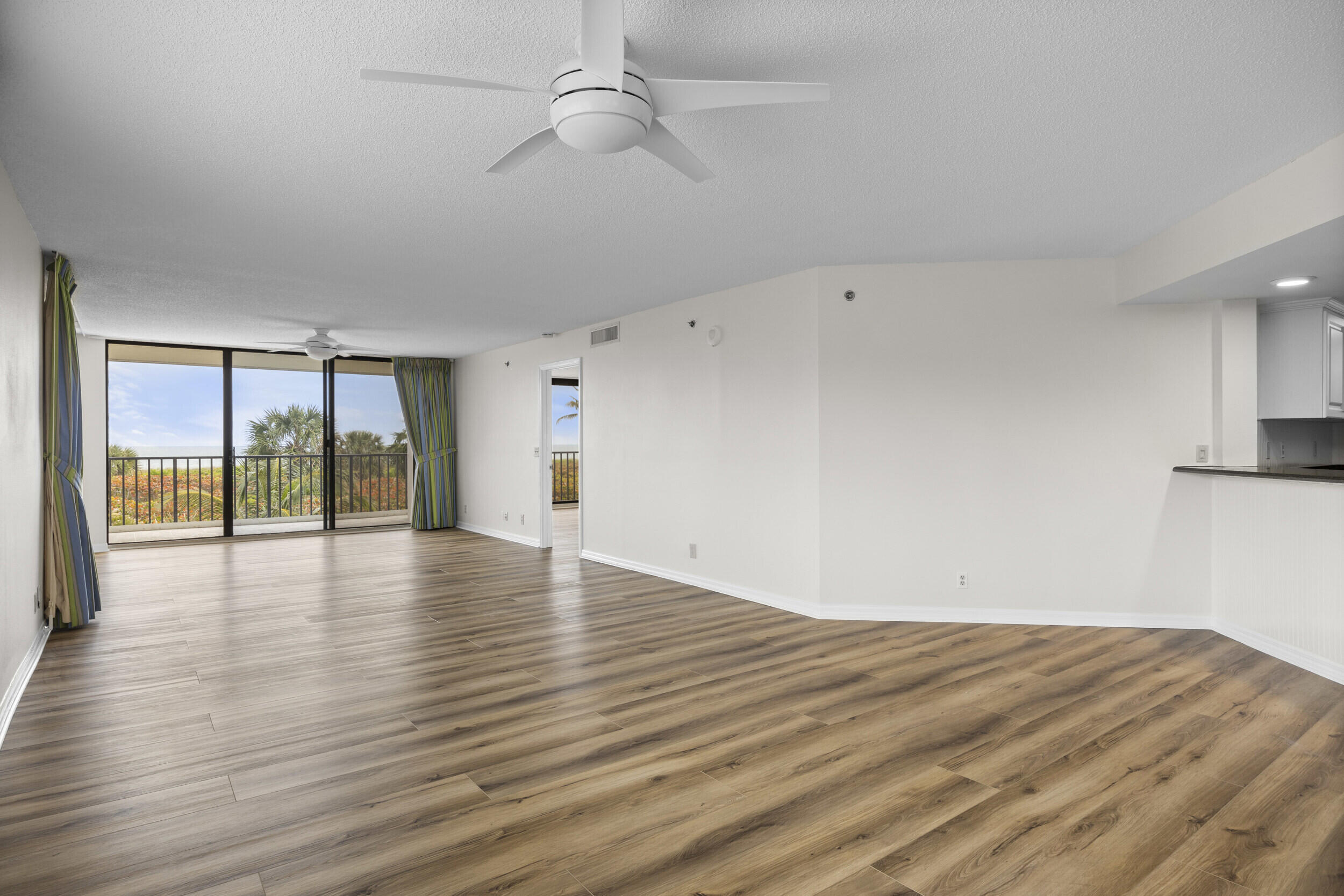 TIARA TOWERS CONDOMINIUM - Residential