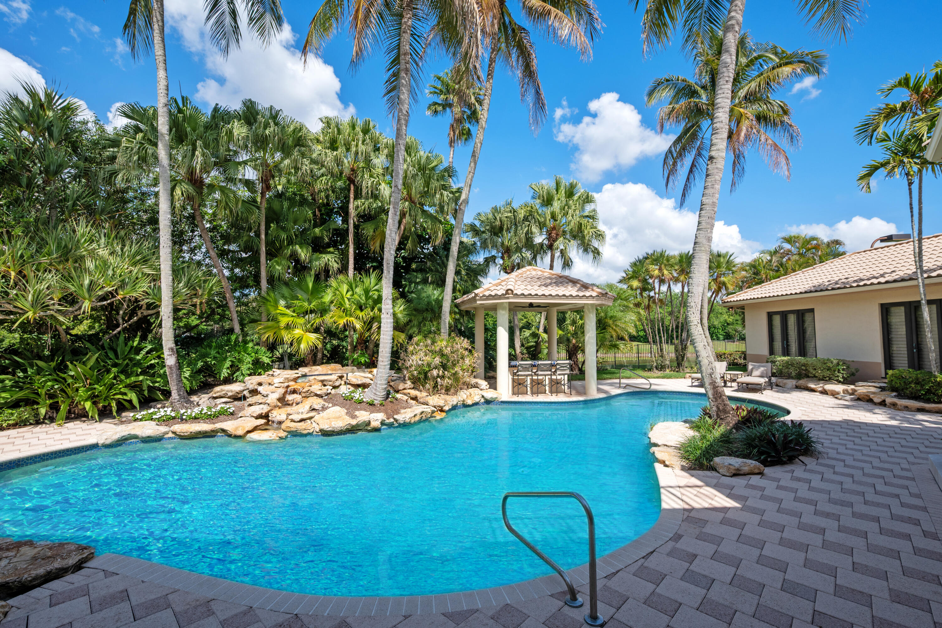LONG LAKE ESTATES - Residential