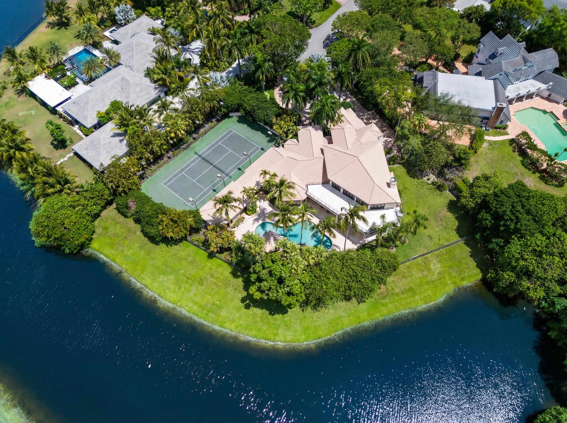 LONG LAKE ESTATES - Residential