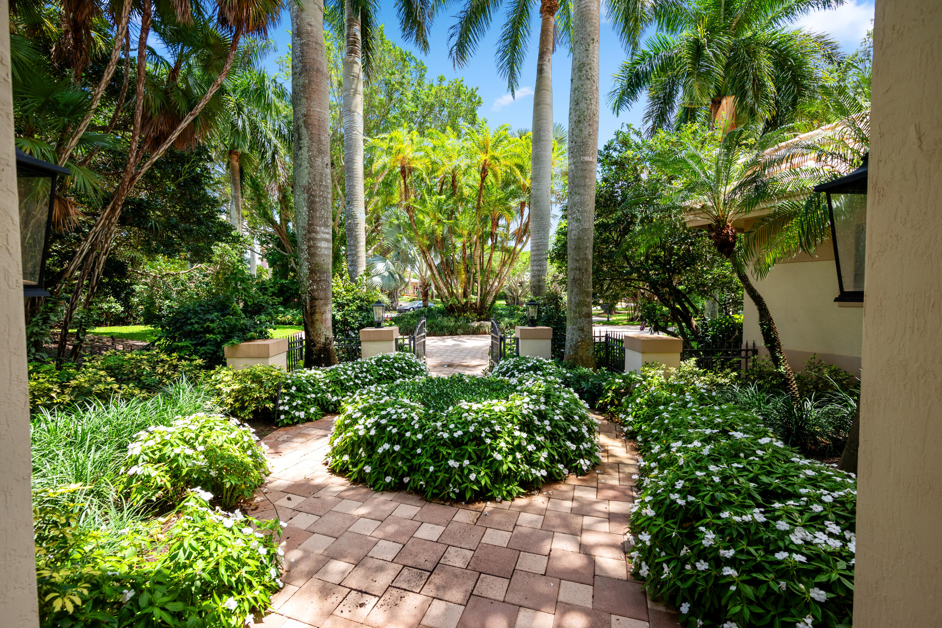 LONG LAKE ESTATES - Residential