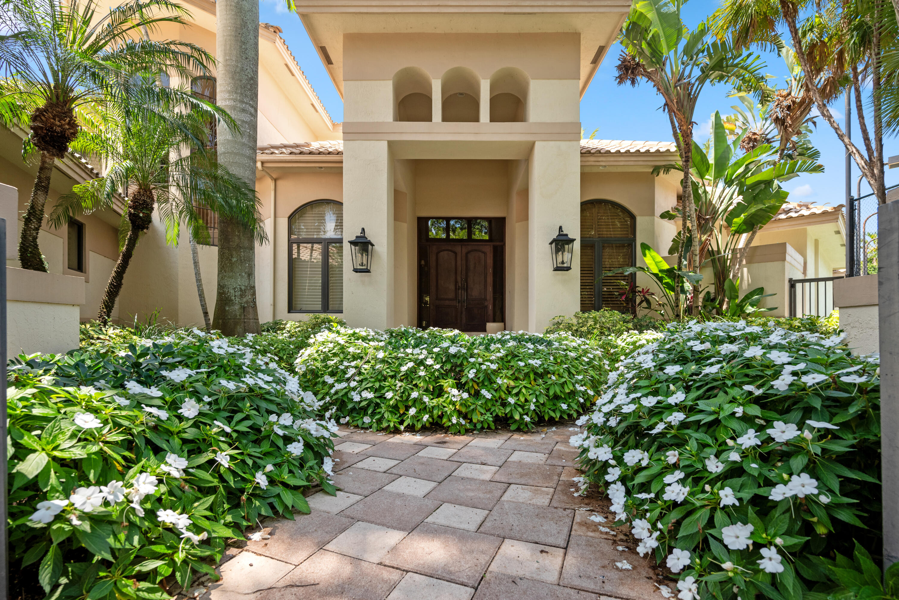 LONG LAKE ESTATES - Residential