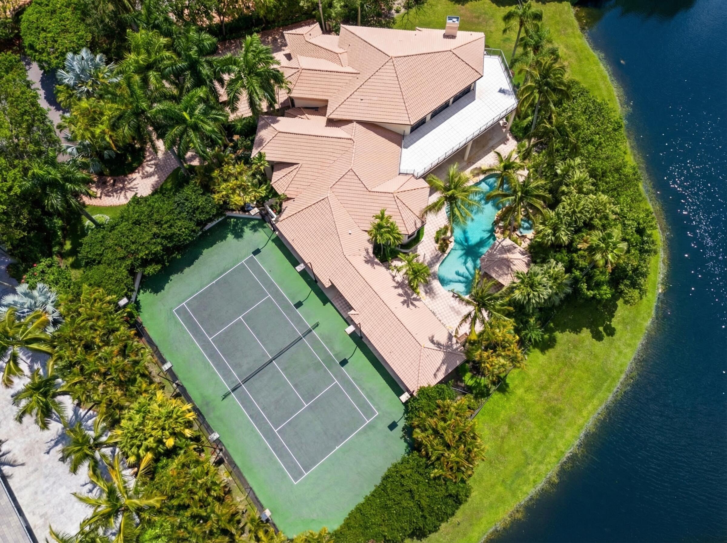 LONG LAKE ESTATES - Residential