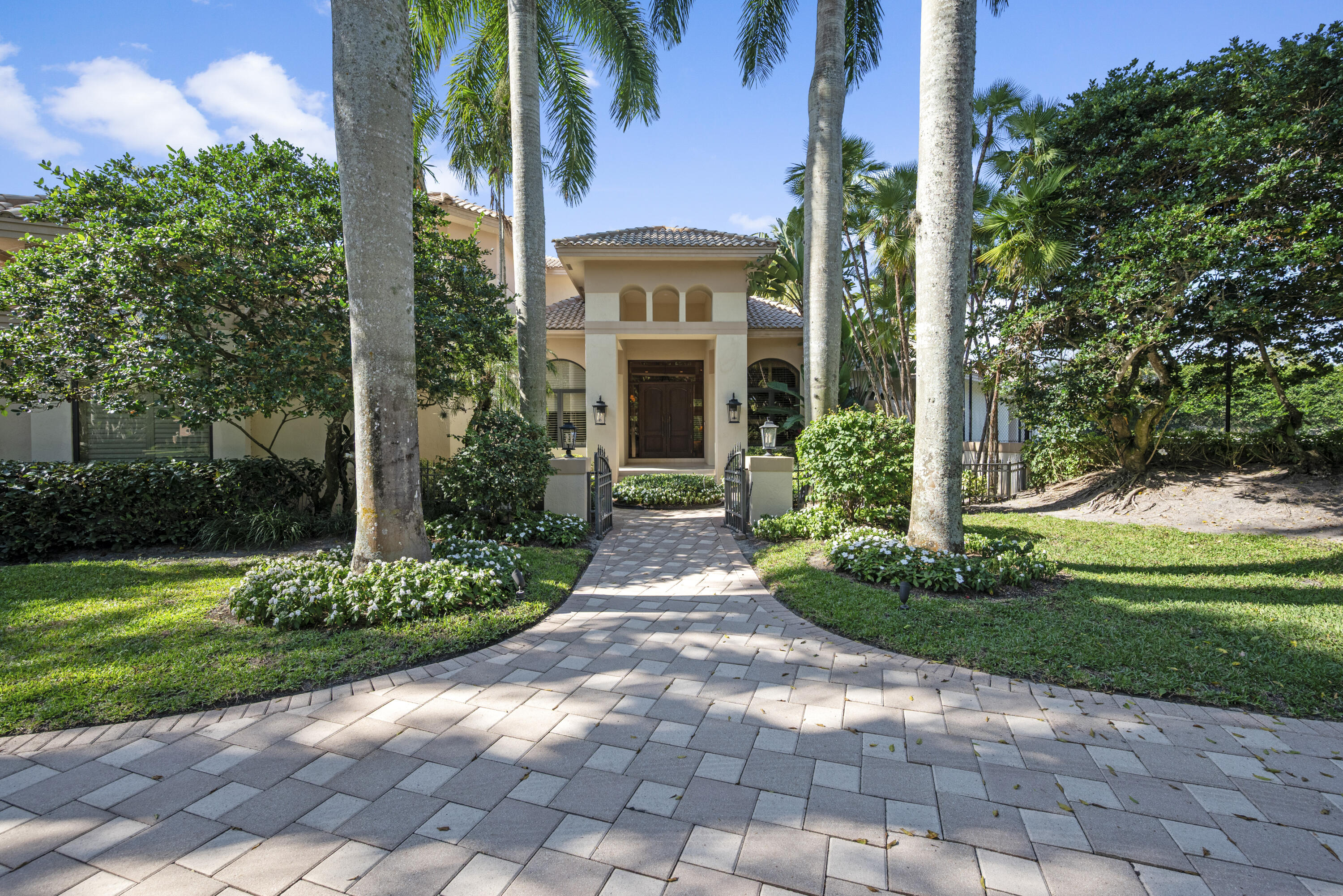 LONG LAKE ESTATES - Residential