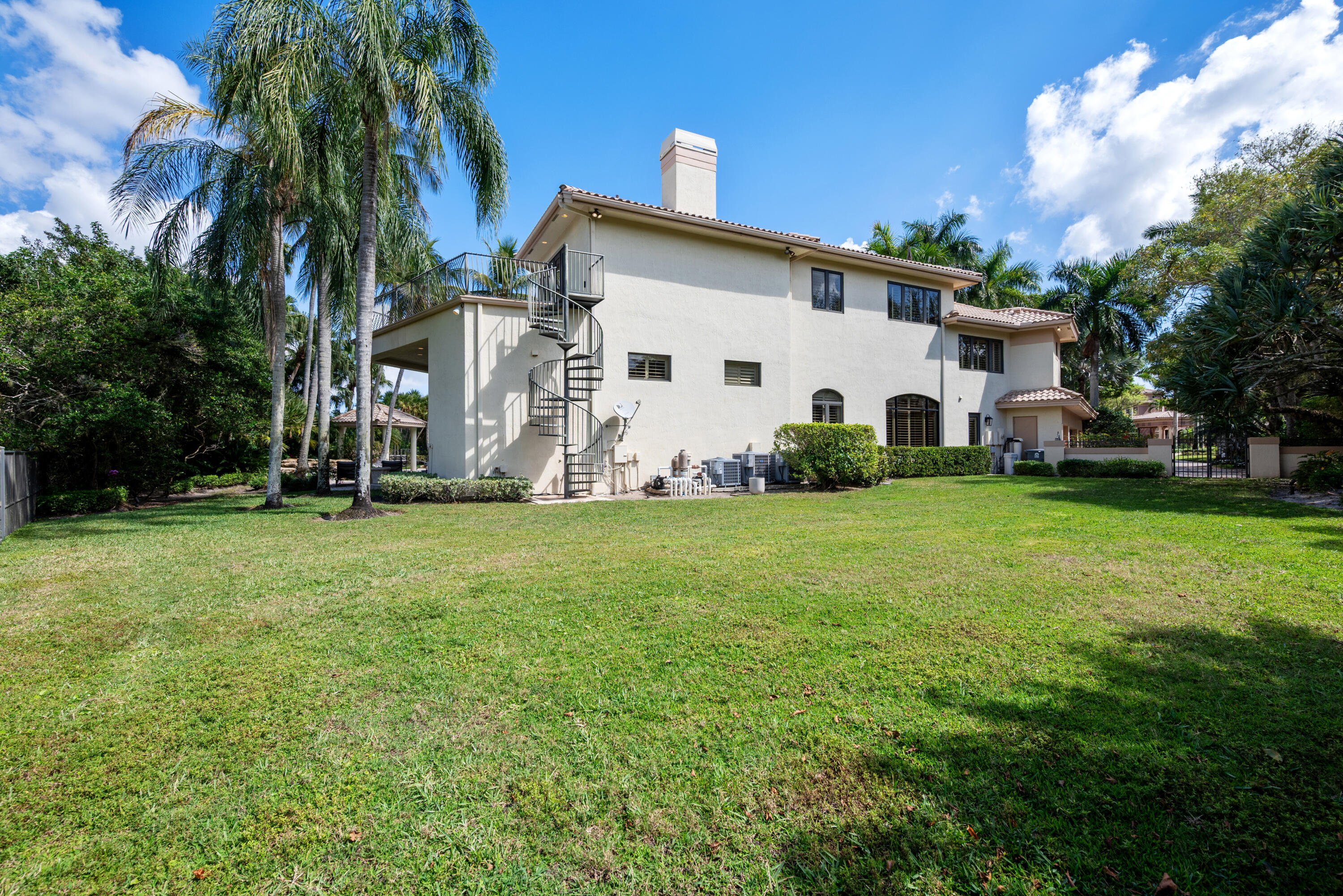 LONG LAKE ESTATES - Residential