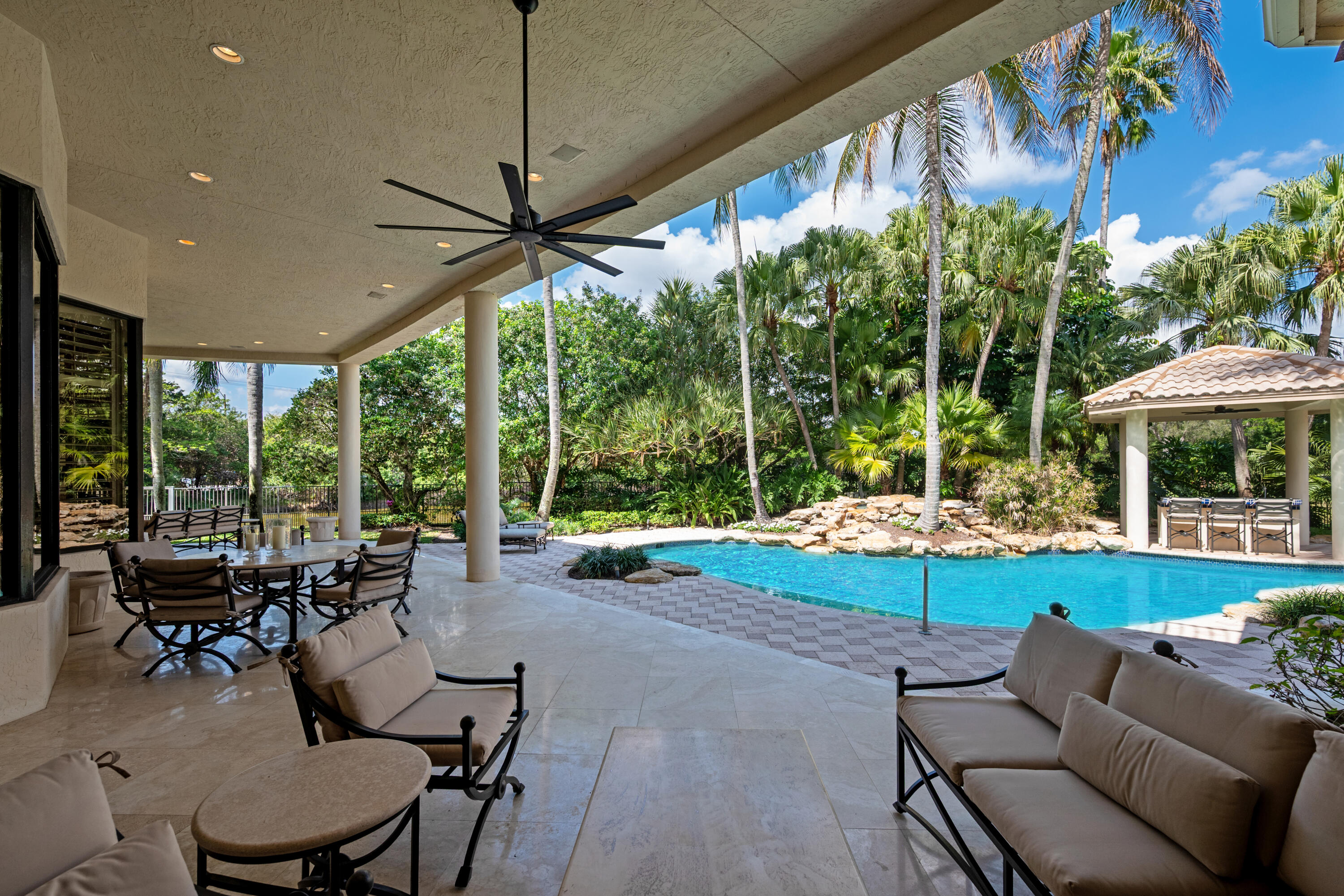 LONG LAKE ESTATES - Residential