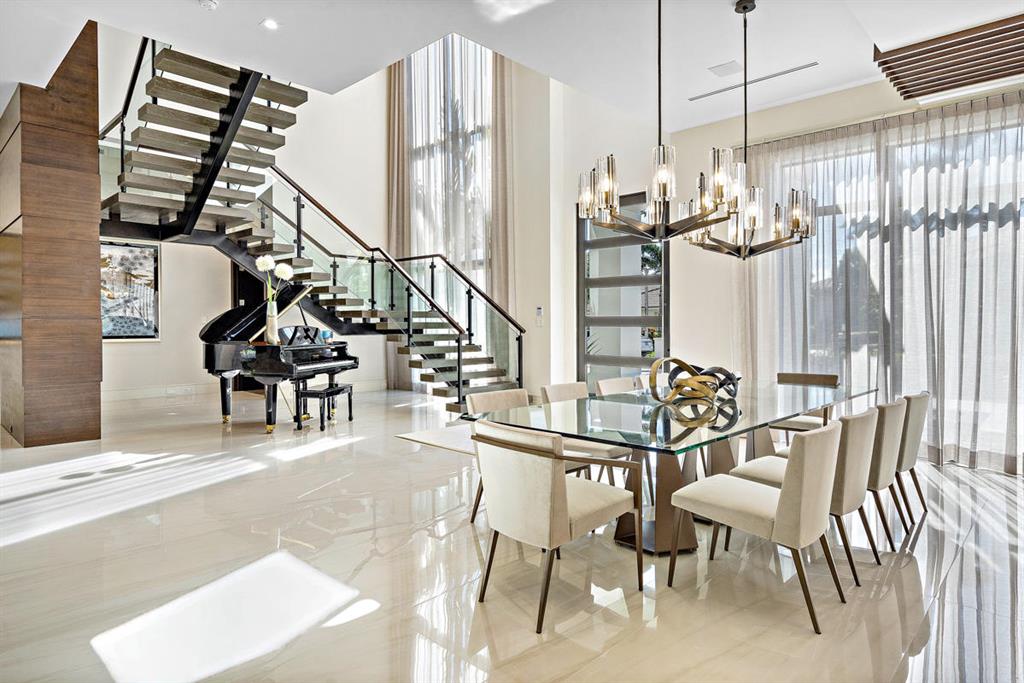 ROYAL PALM YACHT & COUNTRY CLUB - Residential