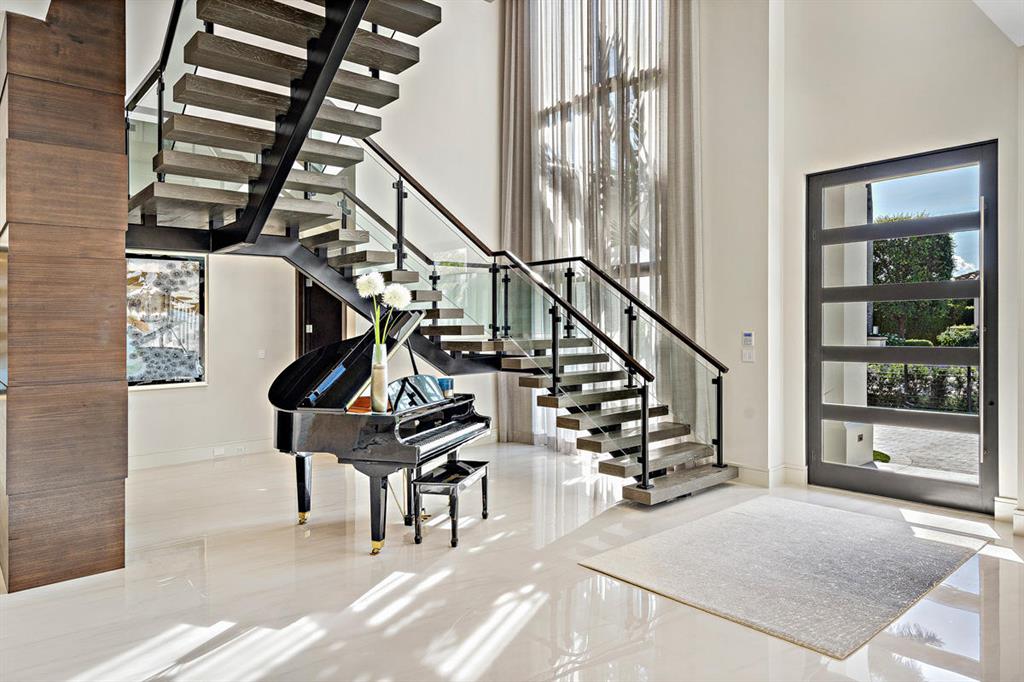 ROYAL PALM YACHT & COUNTRY CLUB - Residential