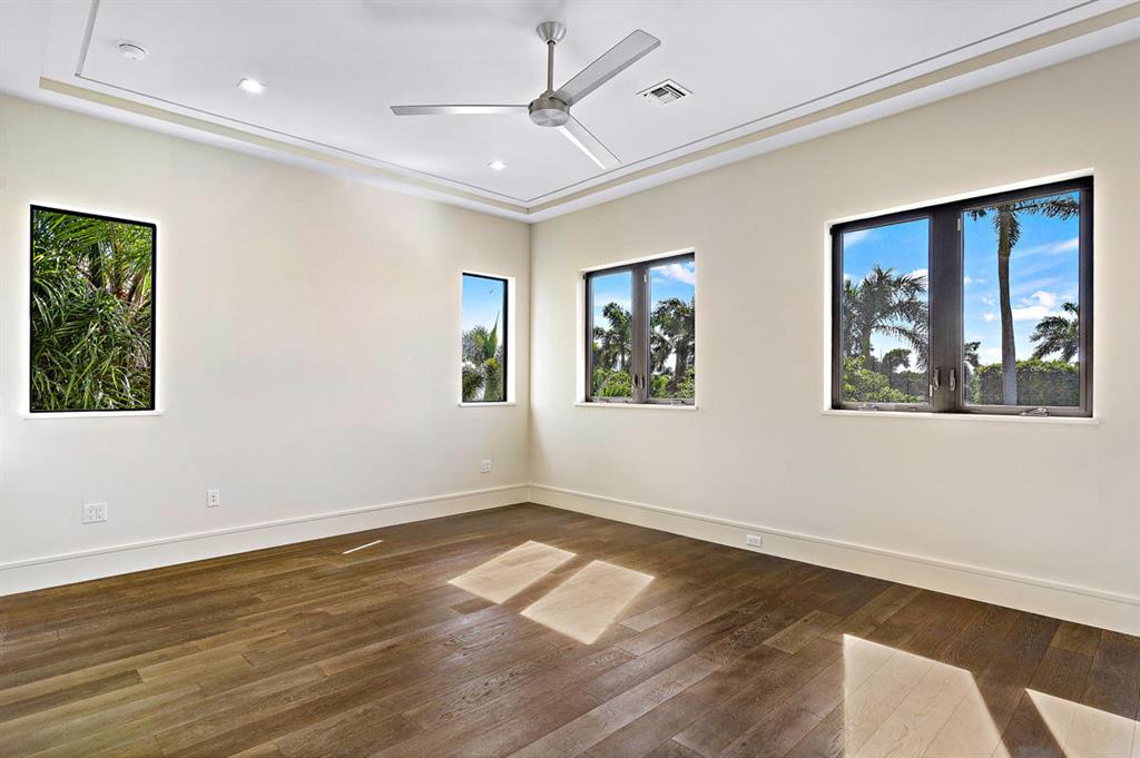 ROYAL PALM YACHT & COUNTRY CLUB - Residential