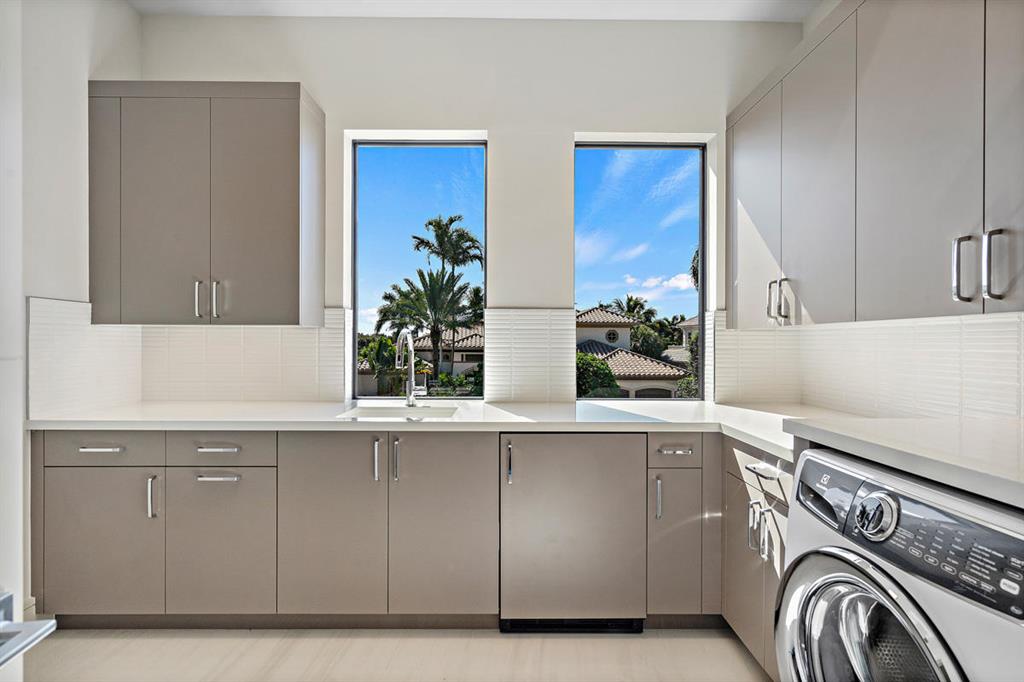 ROYAL PALM YACHT & COUNTRY CLUB - Residential