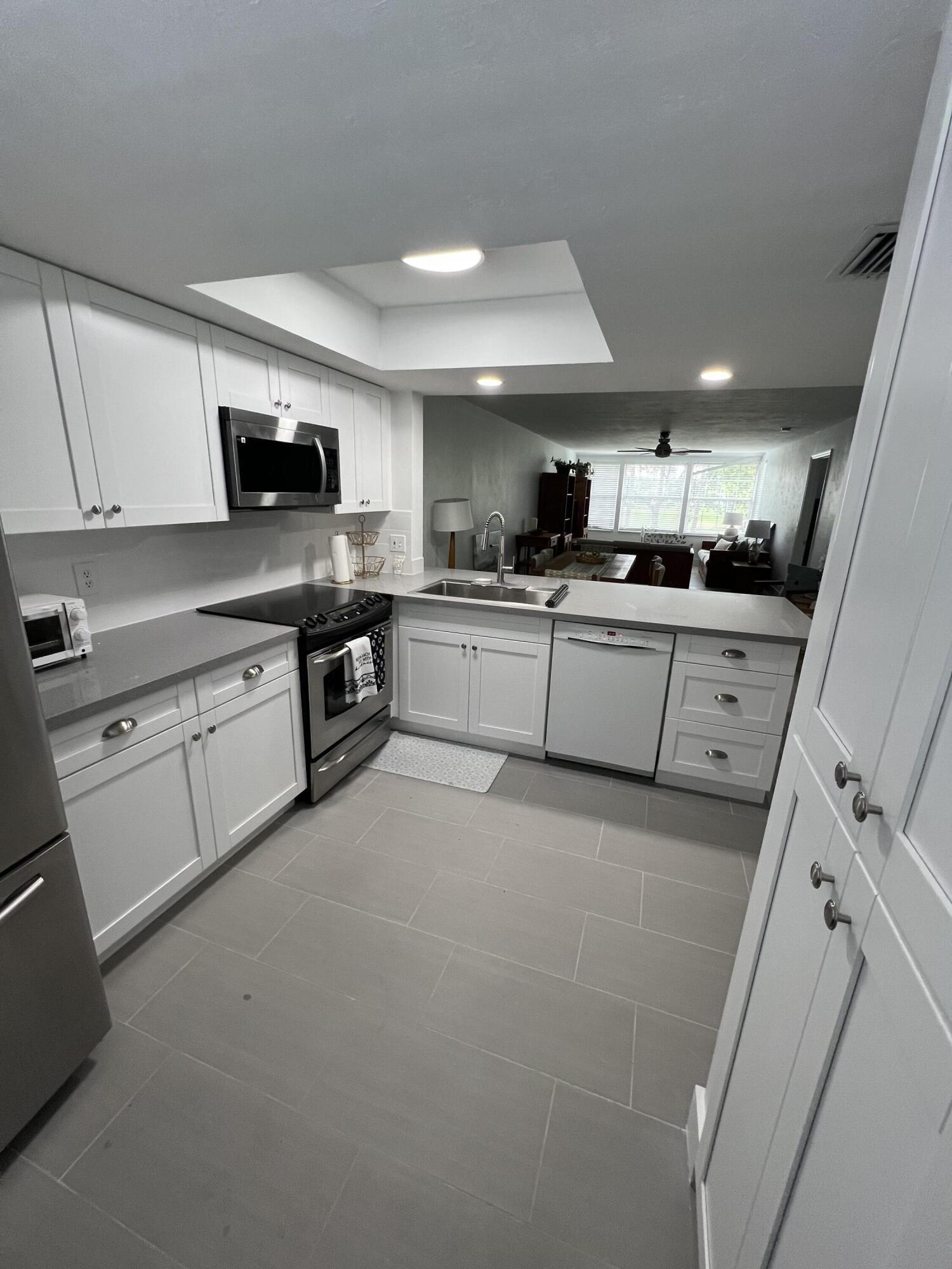 PALM BEACH TRACE - Residential Lease