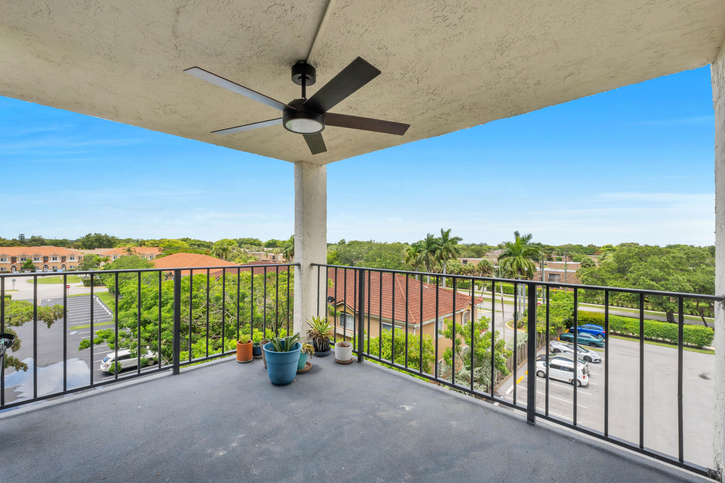GATE THREE CONDO - Residential