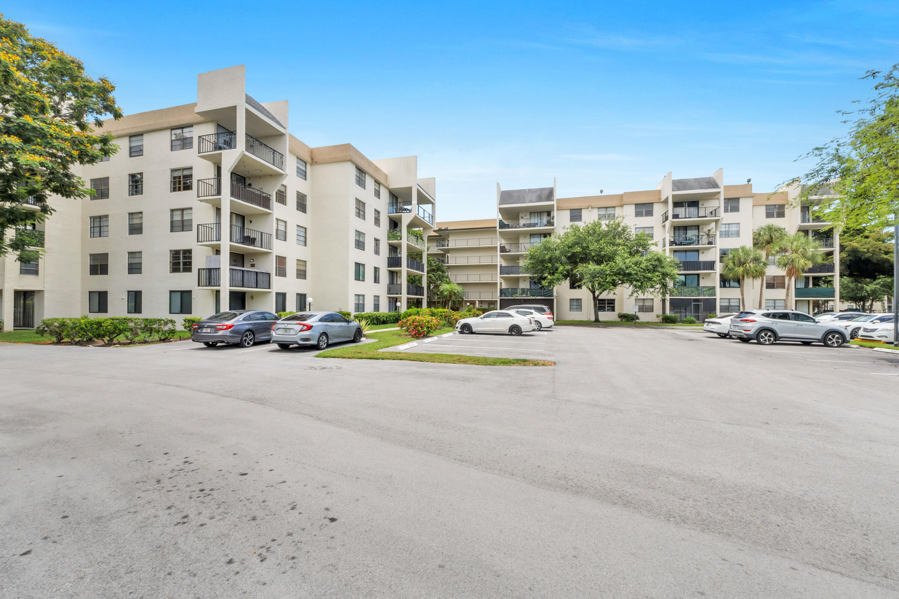 GATE THREE CONDO - Residential