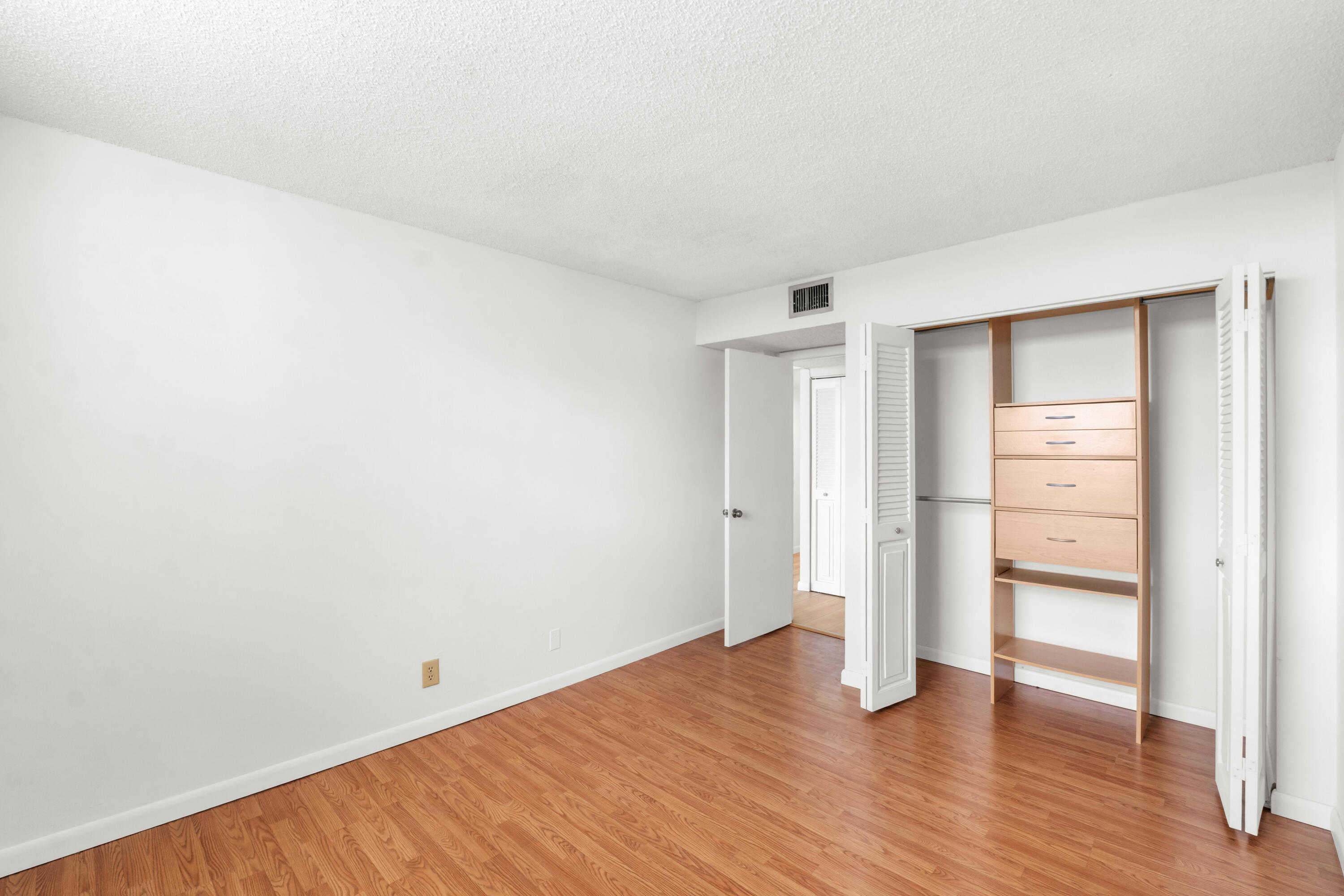 GATE THREE CONDO - Residential