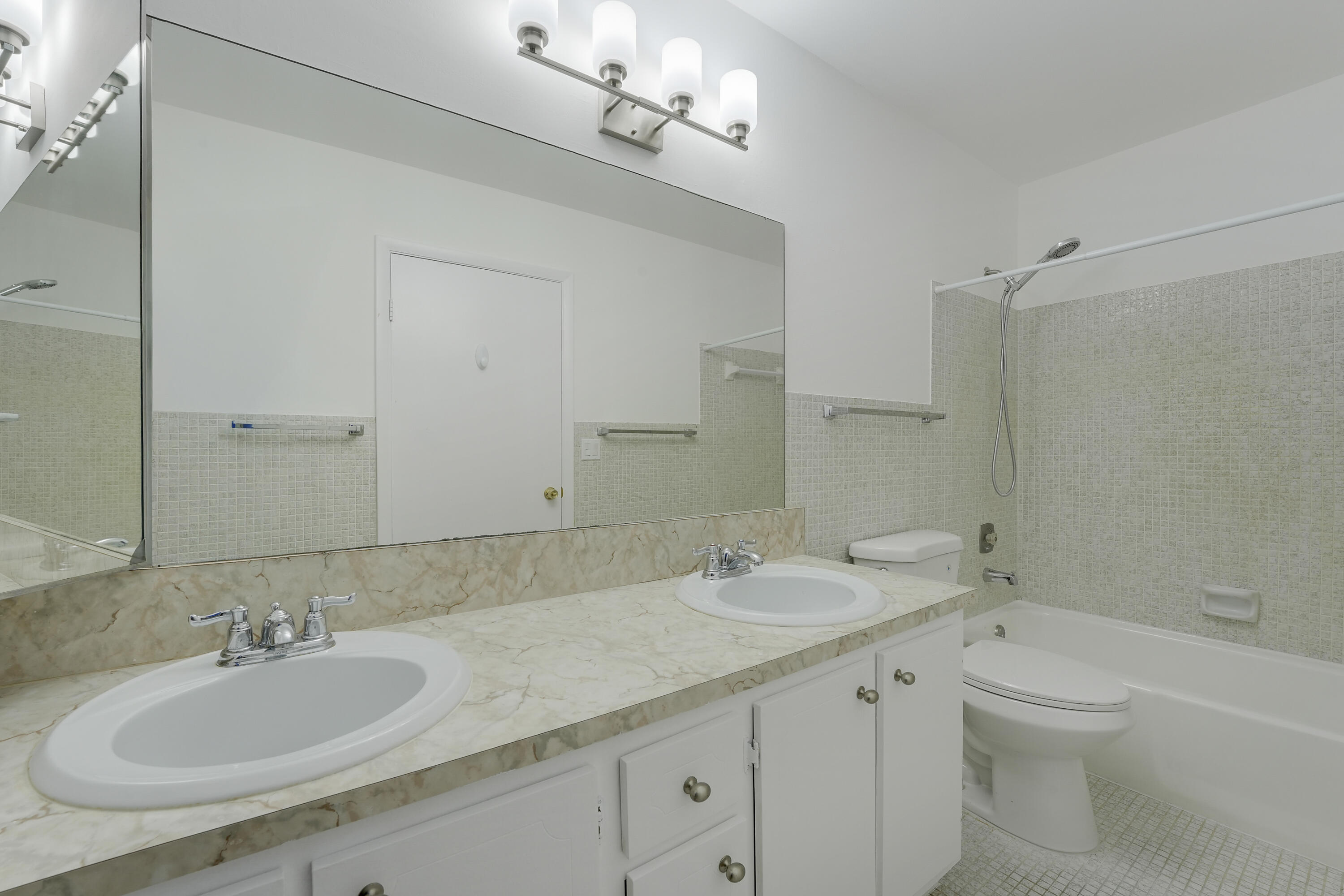 HIGH POINT OF DELRAY SEC 5 CONDO - Residential Lease