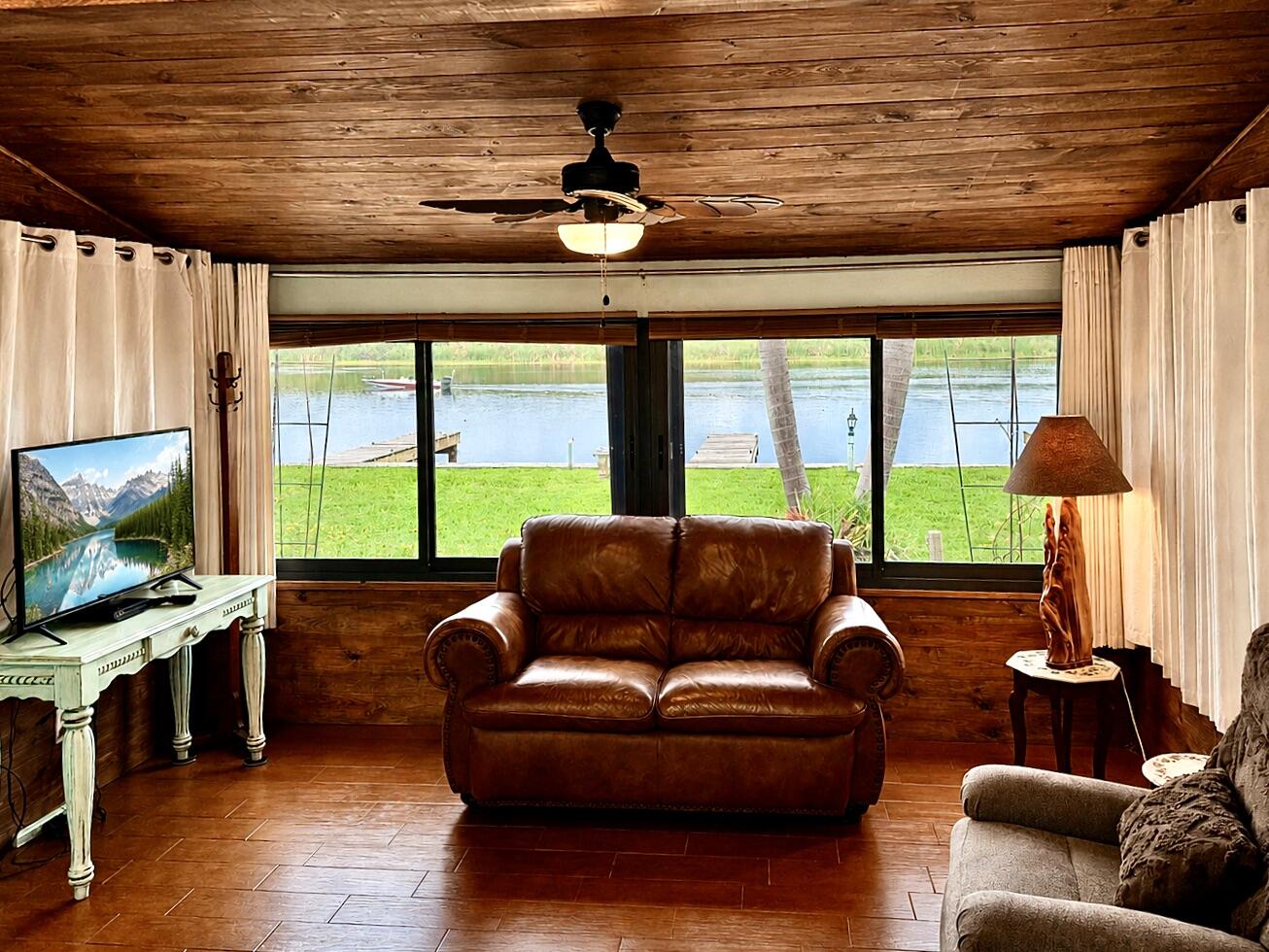 LOG HARBOR CONDOMINIUM - Residential